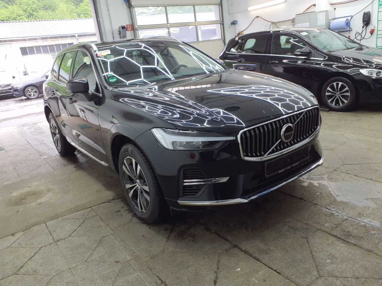 Volvo XC60 T6 Core - Hybrid - Automatic - 253 hp - 70.683 km