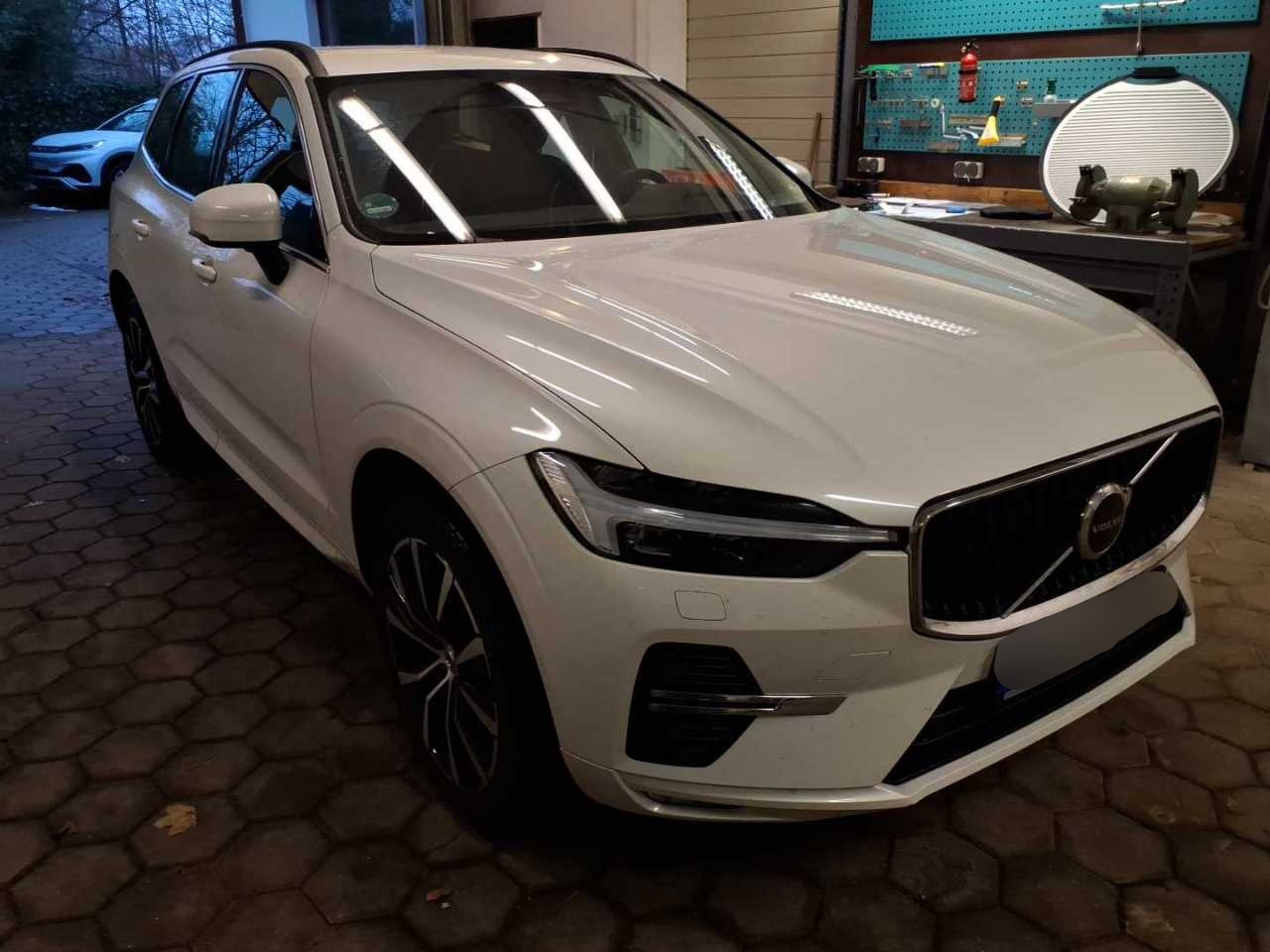 Volvo XC60 B4 Core - Petrol - Automatic - 197 hp - 38.360 km