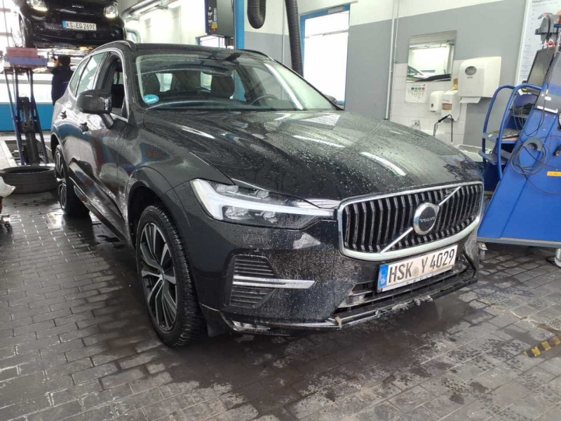 Volvo XC60 B4 Core - Petrol - Automatic - 197 hp - 31.729 km