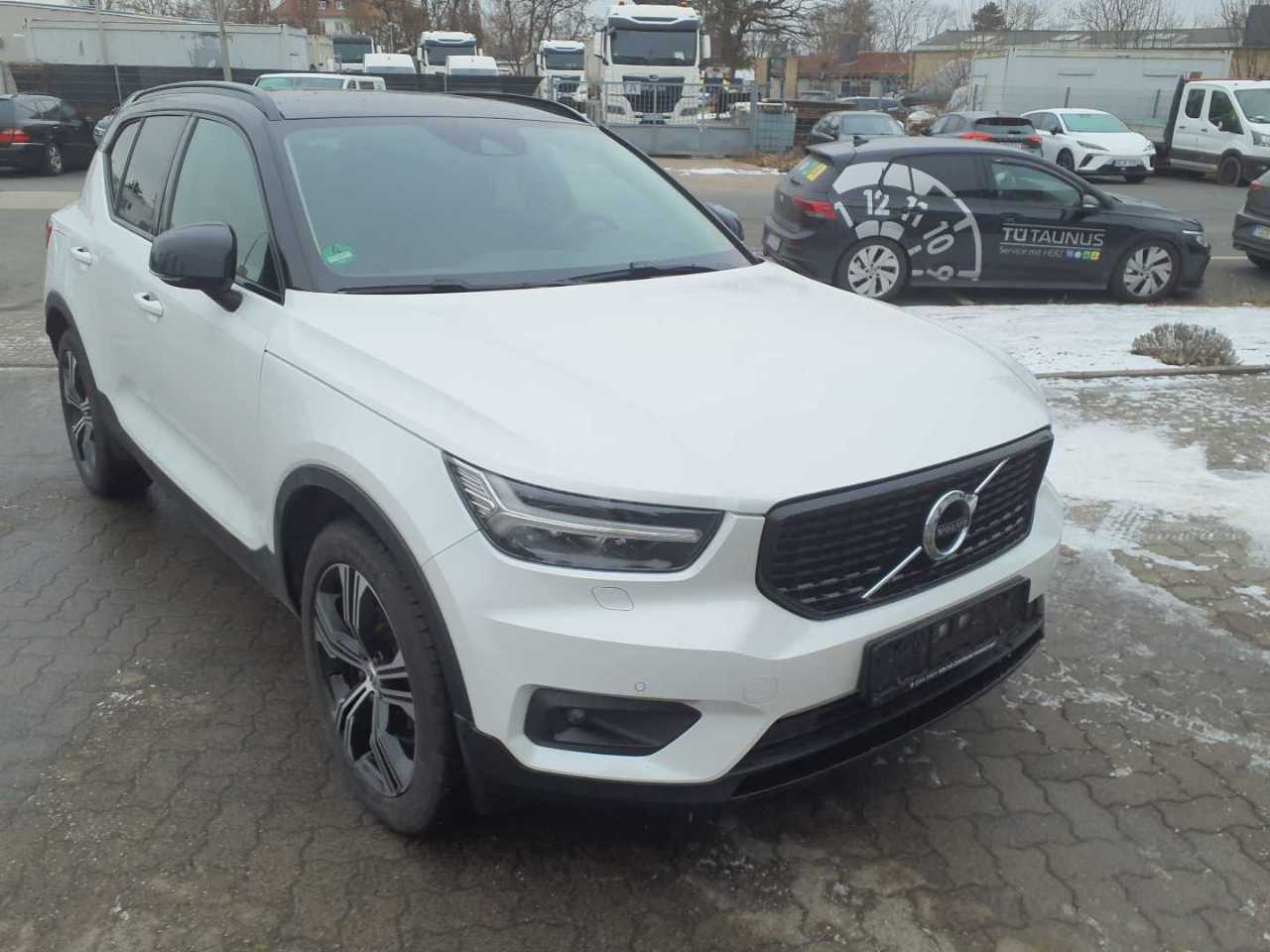 Volvo XC40 T5 R-Design - Hybrid - Automatic - 180 hp - 74.589 km