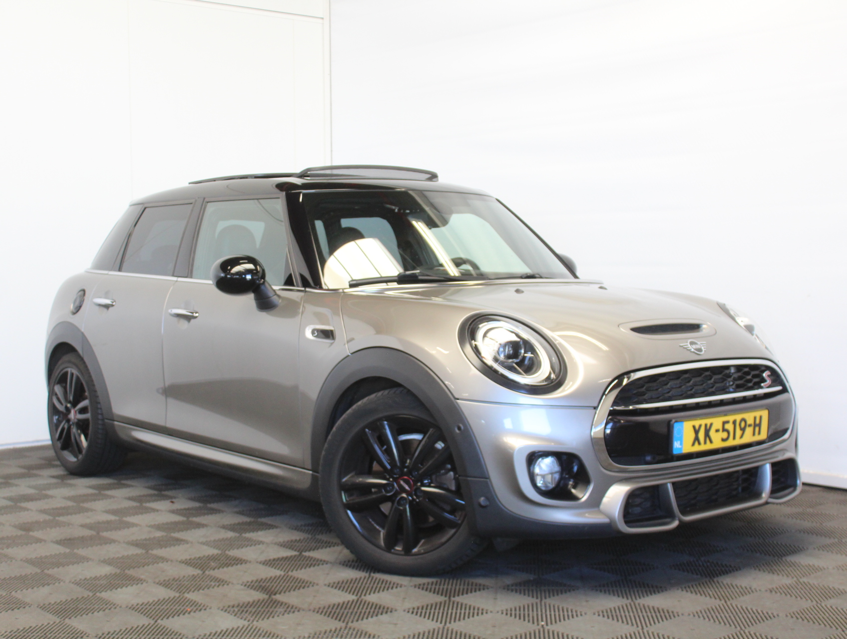 Mini 5 Doors Cooper S 2.0 Chili - Petrol - Automatic - 192 hp - 161.883 km