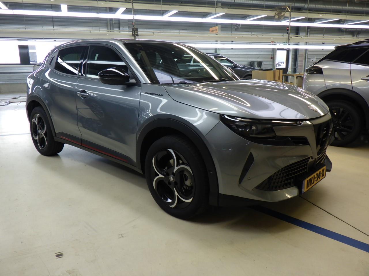 Alfa Romeo Junior 1.2 Speciale - Petrol - Automatic - 136 hp - 37.988 km