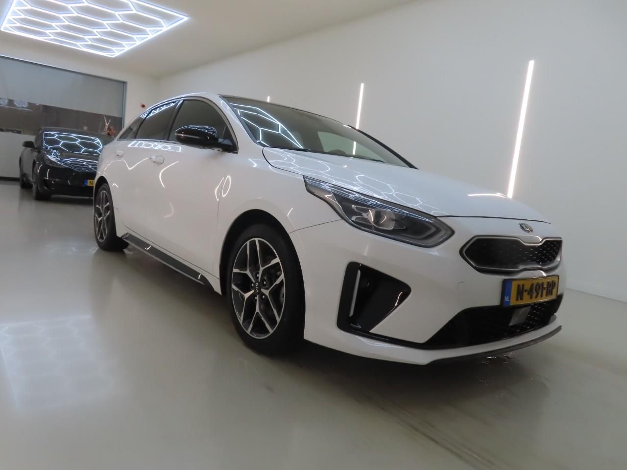 Kia ProCeed 1.0 T-GDI GT-PlusLine - Petrol - Manual - 120 hp - 141.870 km