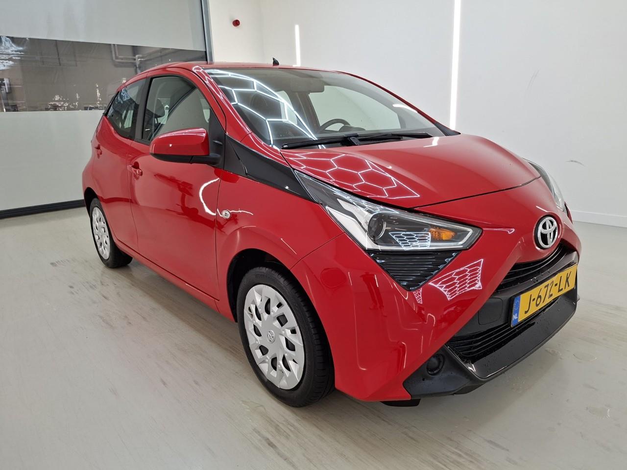 Toyota Aygo 1.0 VVT-i X-Play - Petrol - Automatic - 72 hp - 46.243 km
