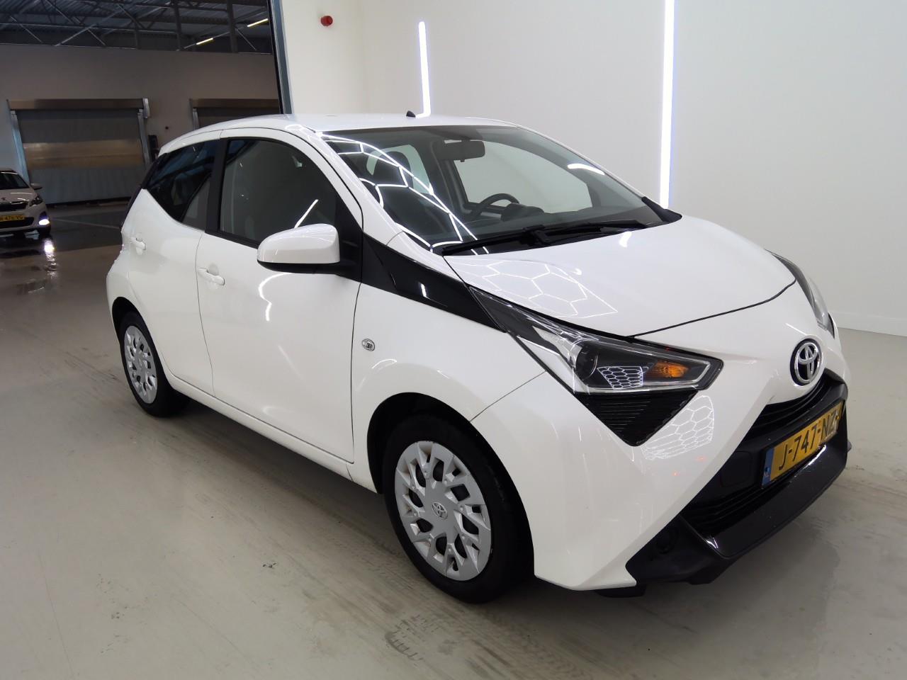 Toyota Aygo 1.0 VVT-i X-Play - Petrol - Manual - 72 hp - 49.345 km