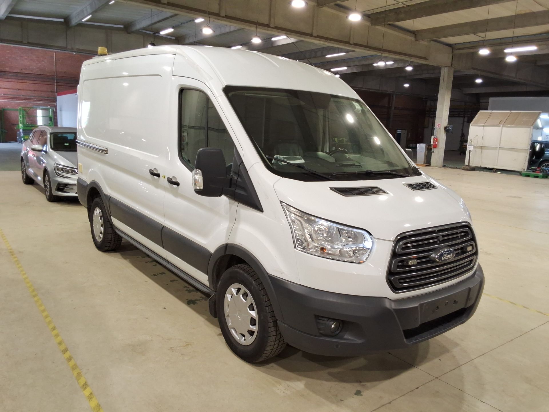 Ford Transit L2H2 2.0 TDCI Trend - Diesel - Manual - 130 hp - 72.440 km
