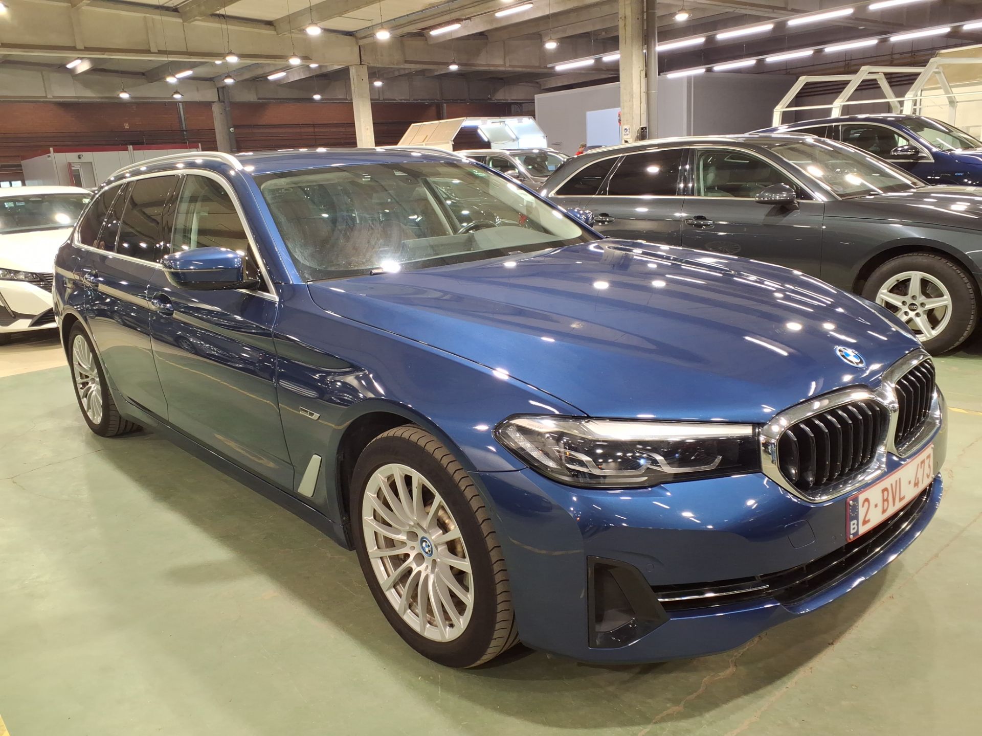 BMW 5 Series Touring 520e Lounge - Hybrid - Automatic - 163 hp - 145.728 km