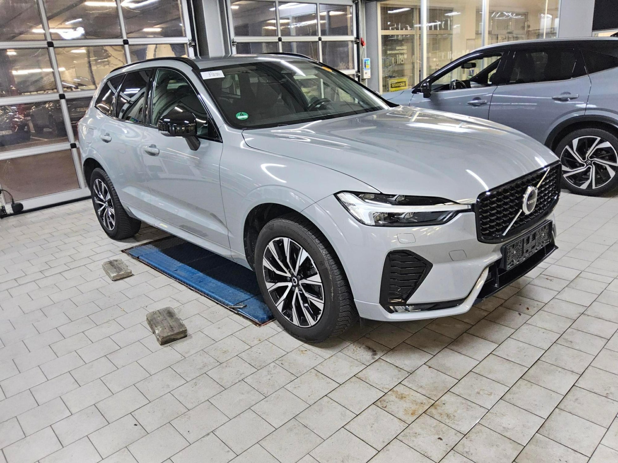 Volvo XC60 B4 Plus Dark - Diesel - Automatic - 197 hp - 32.402 km