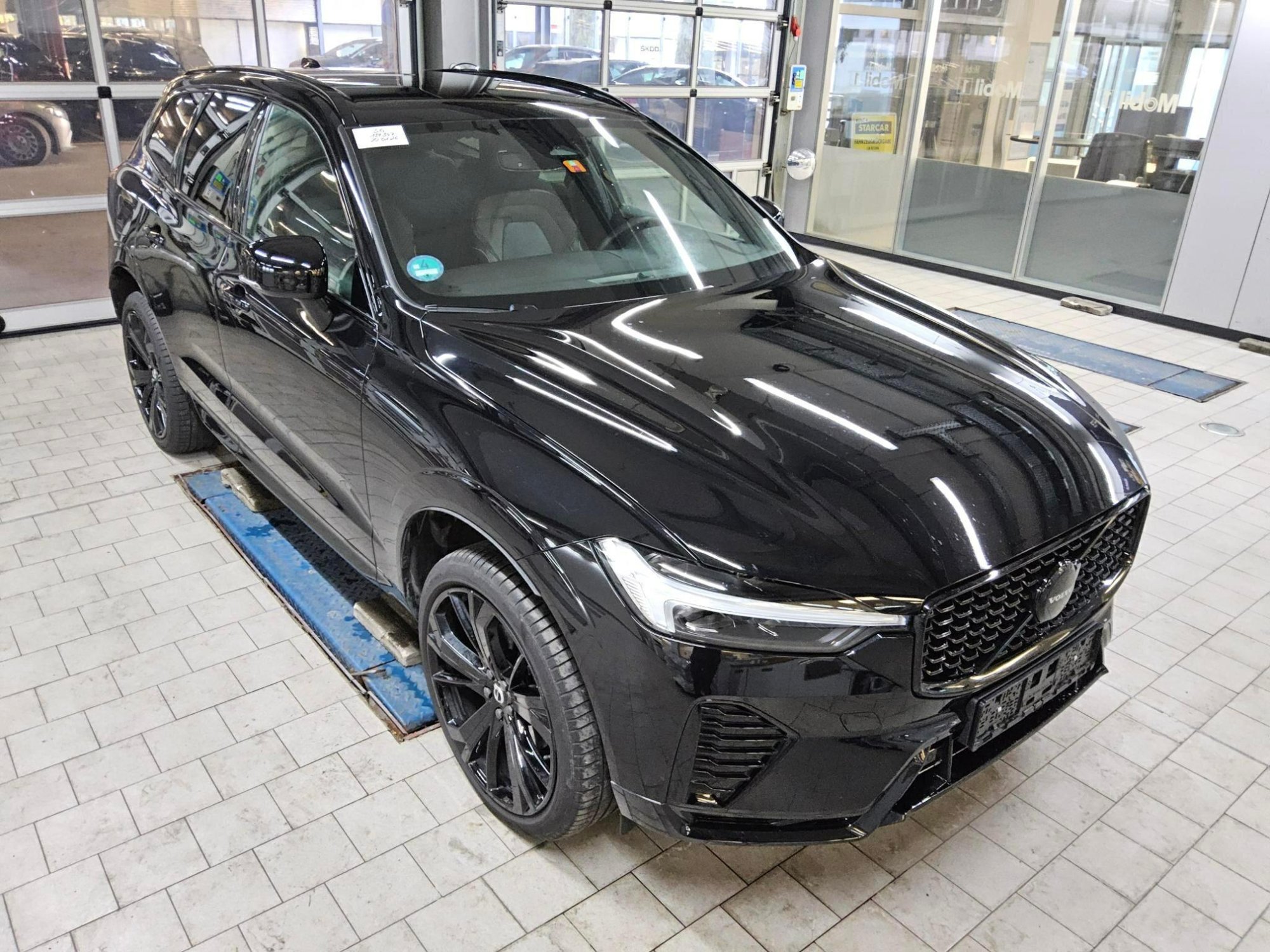 Volvo XC60 B5 Black Edition Plus - AWD - Petrol - Automatic - 250 hp - 21.303 km