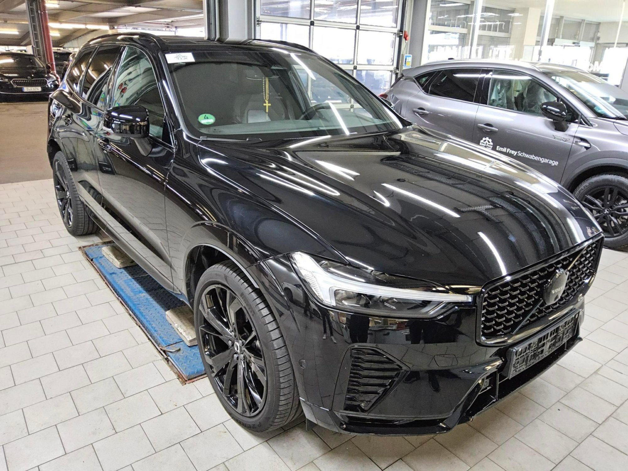 Volvo XC60 B5 Black Edition Plus - AWD - Petrol - Automatic - 250 hp - 16.567 km