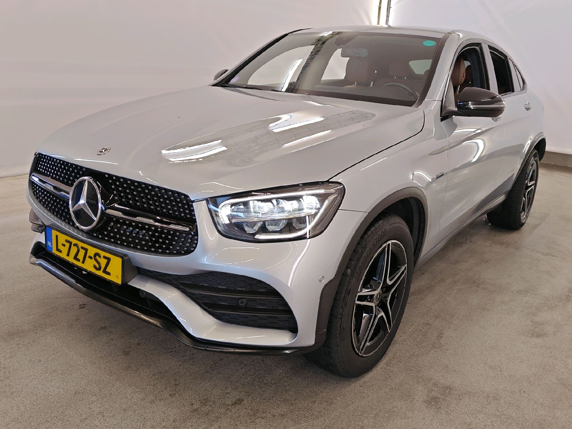 Mercedes-Benz GLC 300e Business - Hybrid - Automatic - 211 hp - 152.589 km