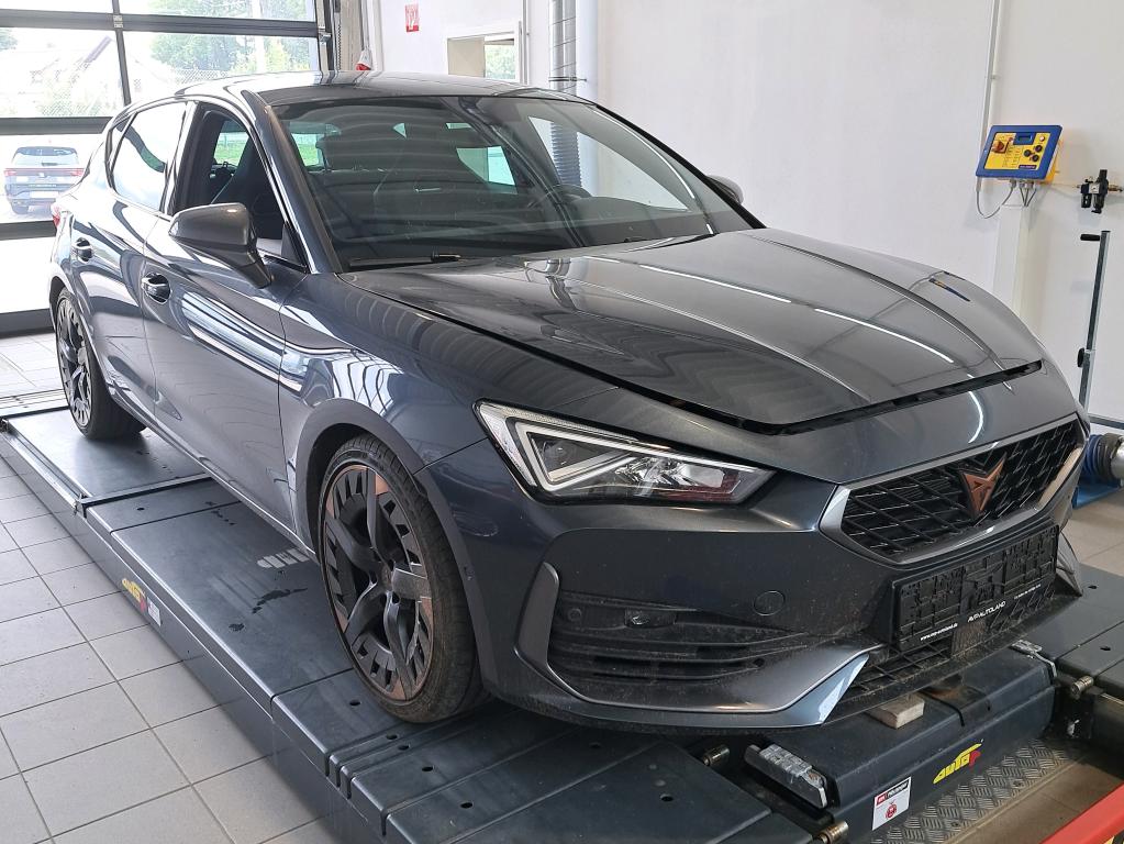 Cupra Leon 2.0 TSI VZ - Petrol - Automatic - 300 hp - 77.300 km