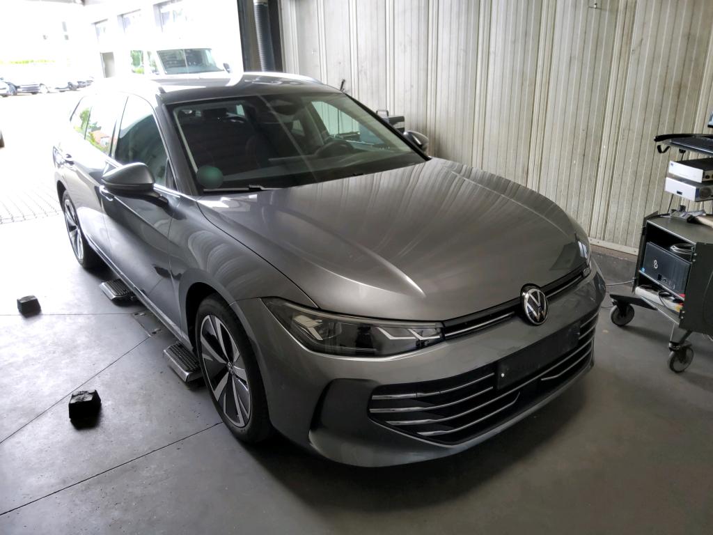 Volkswagen Passat Variant 1.5 TSI Business - Petrol - Automatic - 150 hp - 19.145 km