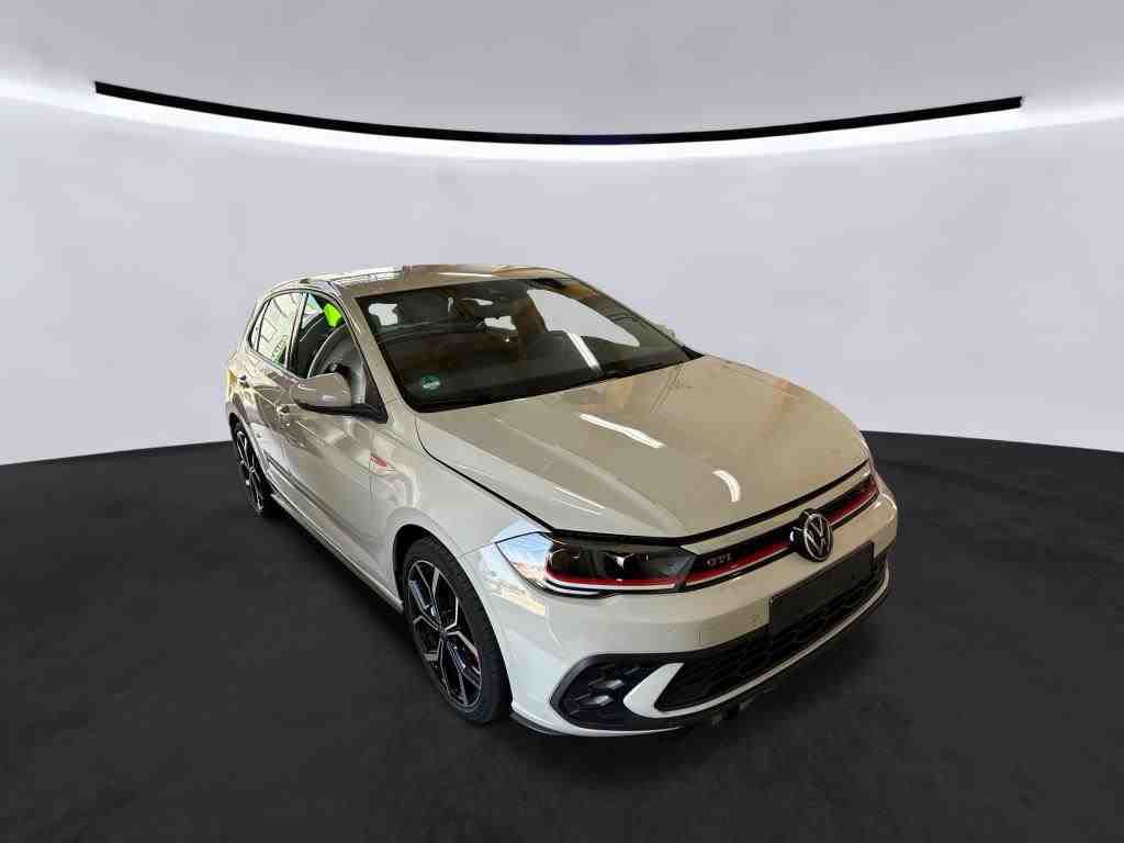 Volkswagen Polo 2.0 TSI - Petrol - Automatic - 207 hp - 18.699 km