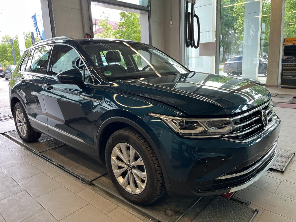 Volkswagen Tiguan 1.5 TSI Elegance - Petrol - Automatic - 150 hp - 37.202 km