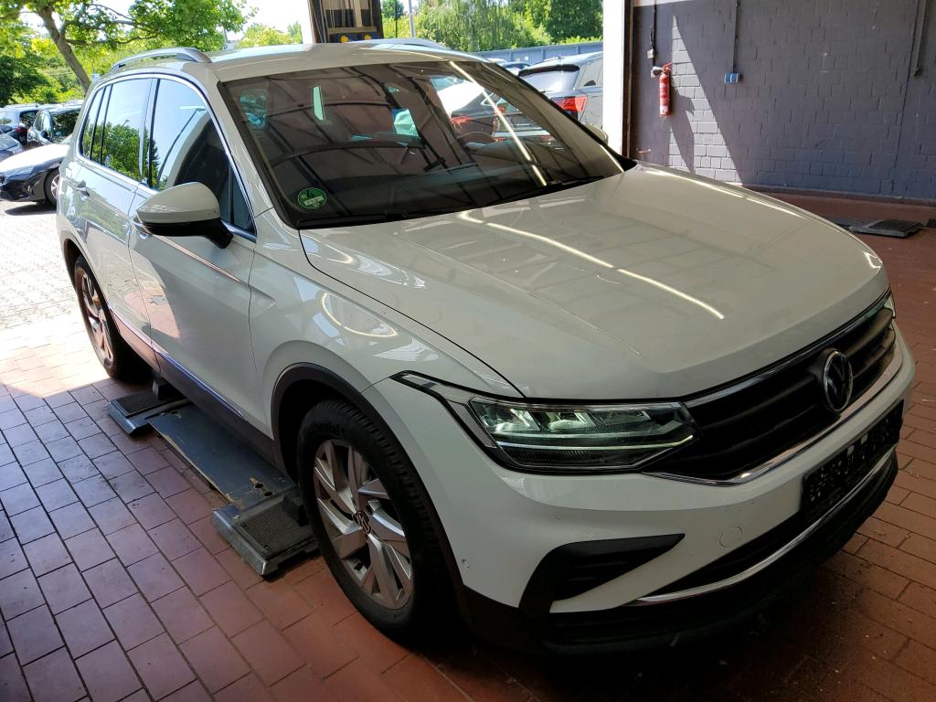 Volkswagen Tiguan 1.5 TSI Life - Petrol - Manual - 150 hp - 65.850 km