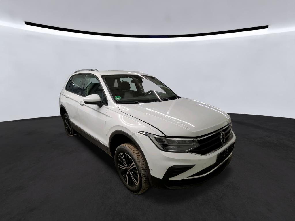 Volkswagen Tiguan 1.5 TSI Life - Petrol - Manual - 130 hp - 41.728 km
