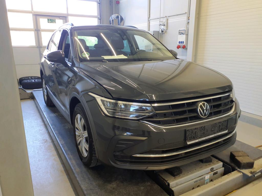 Volkswagen Tiguan 1.5 TSI Life - Petrol - Automatic - 150 hp - 82.147 km