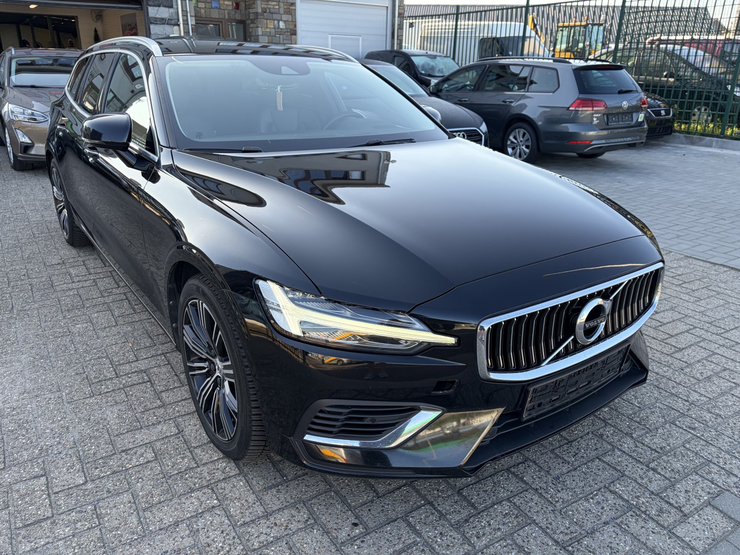 Volvo V60 T6 Inscription Expression - Hybrid - Automatic - 253 hp - 179.445 km
