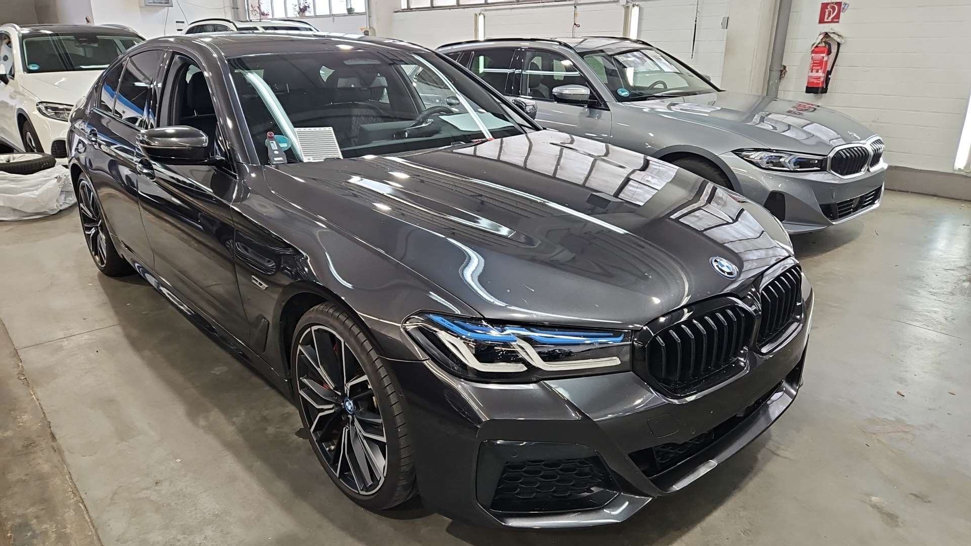 BMW 5 Series 545e M Sport - xDrive - Hybrid - Automatic - 286 hp - 73.078 km
