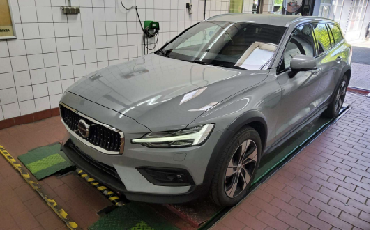 Volvo V60 Cross Country B4 Plus - Diesel - Automatic - 197 hp - 50.956 km