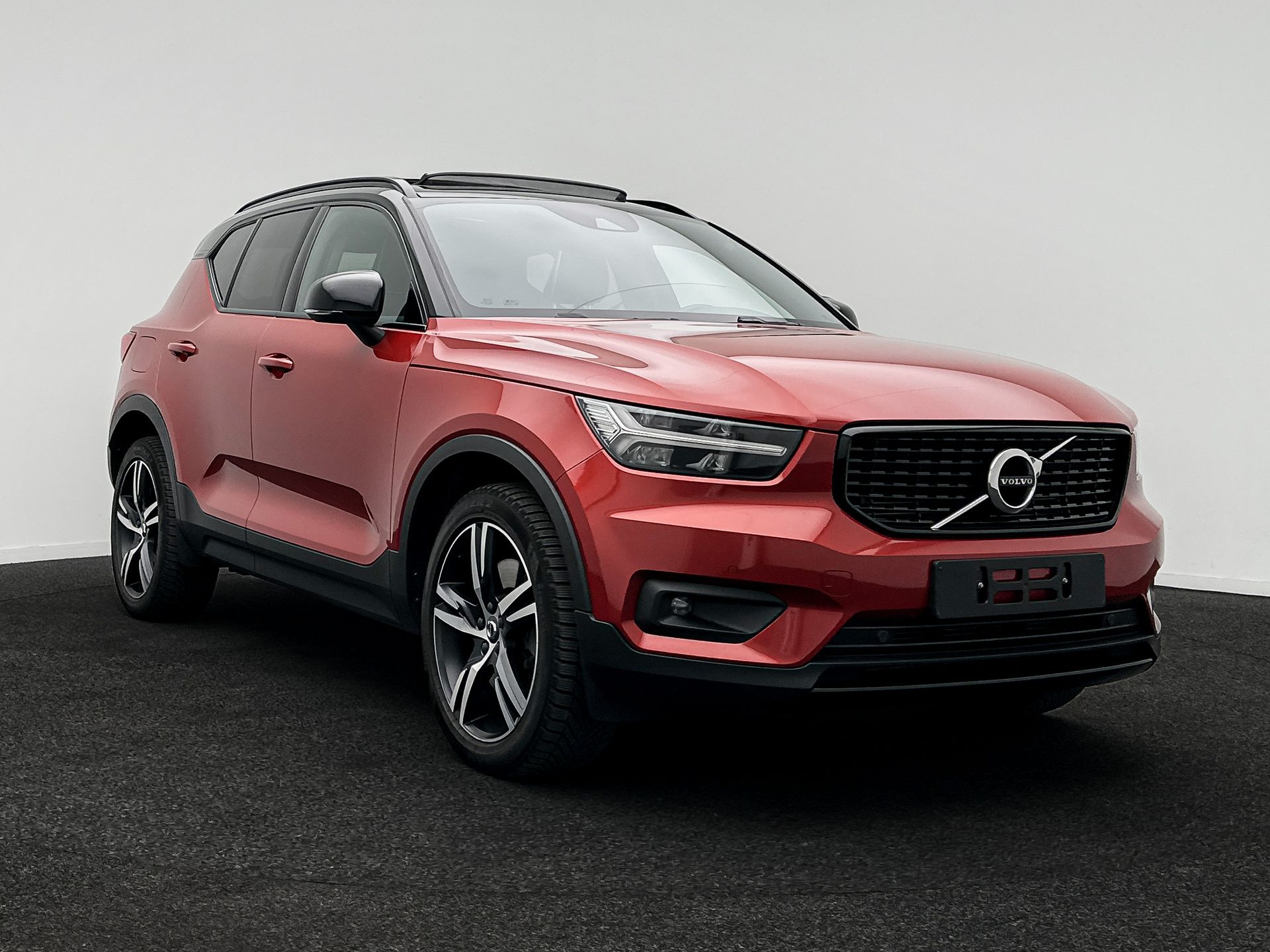 Volvo XC40 1.5 T4 R-Design - Hybrid - Automatic - 129 hp - 166.999 km