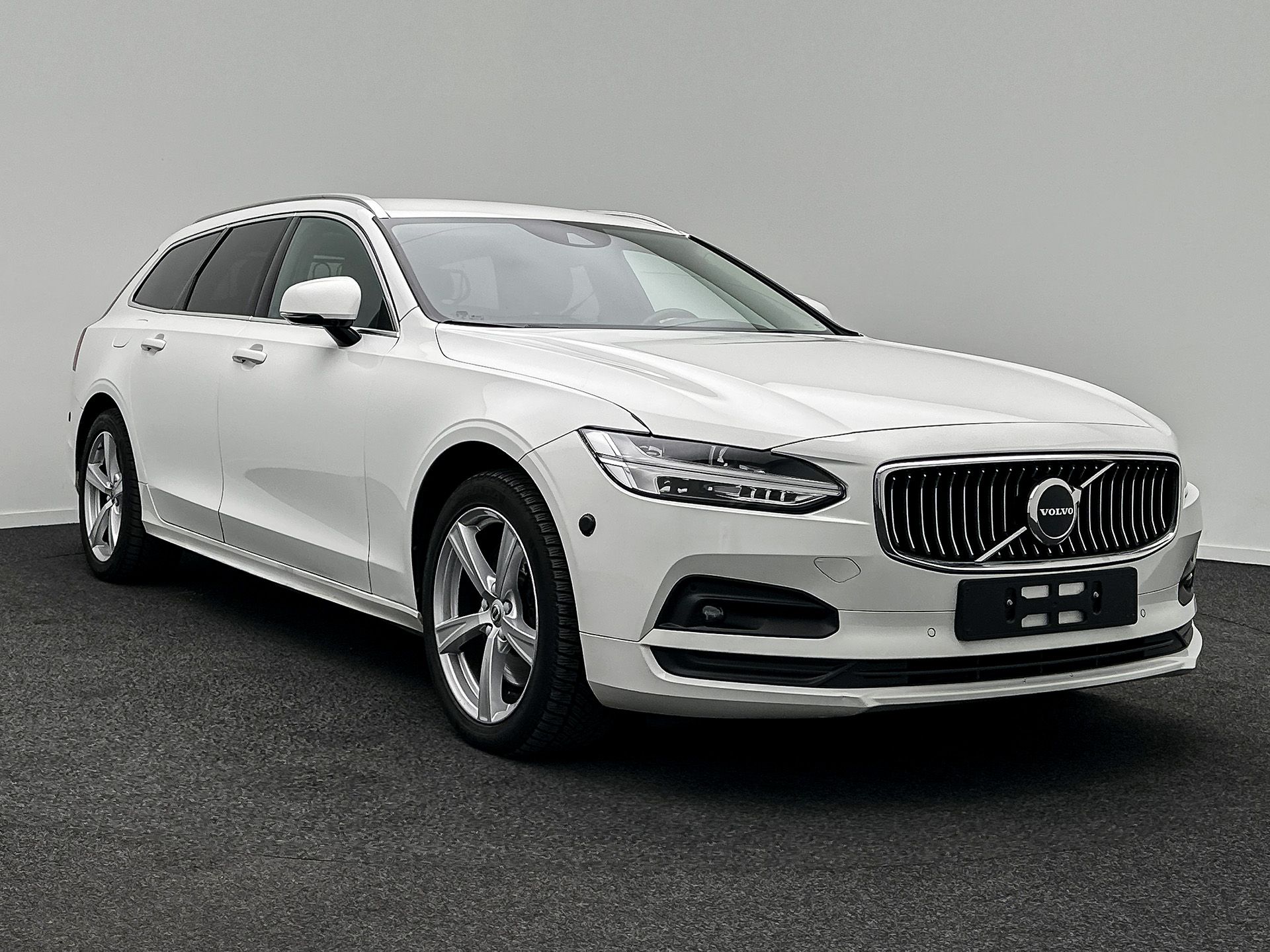 Volvo V90 B6 Inscription - AWD - Petrol - Automatic - 299 hp - 154.055 km
