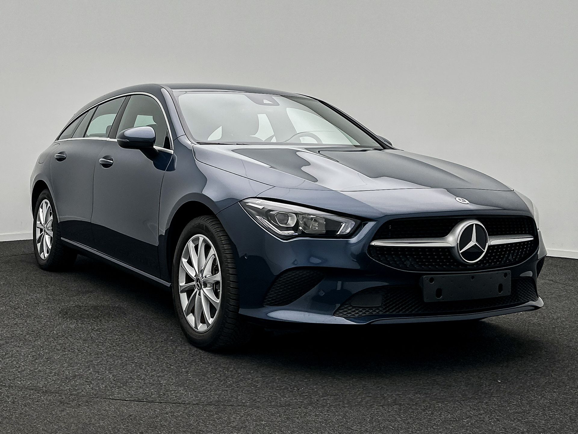 Mercedes-Benz CLA Shooting Brake 250e Business Line - Hybrid - Automatic - 160 hp - 33.467 km