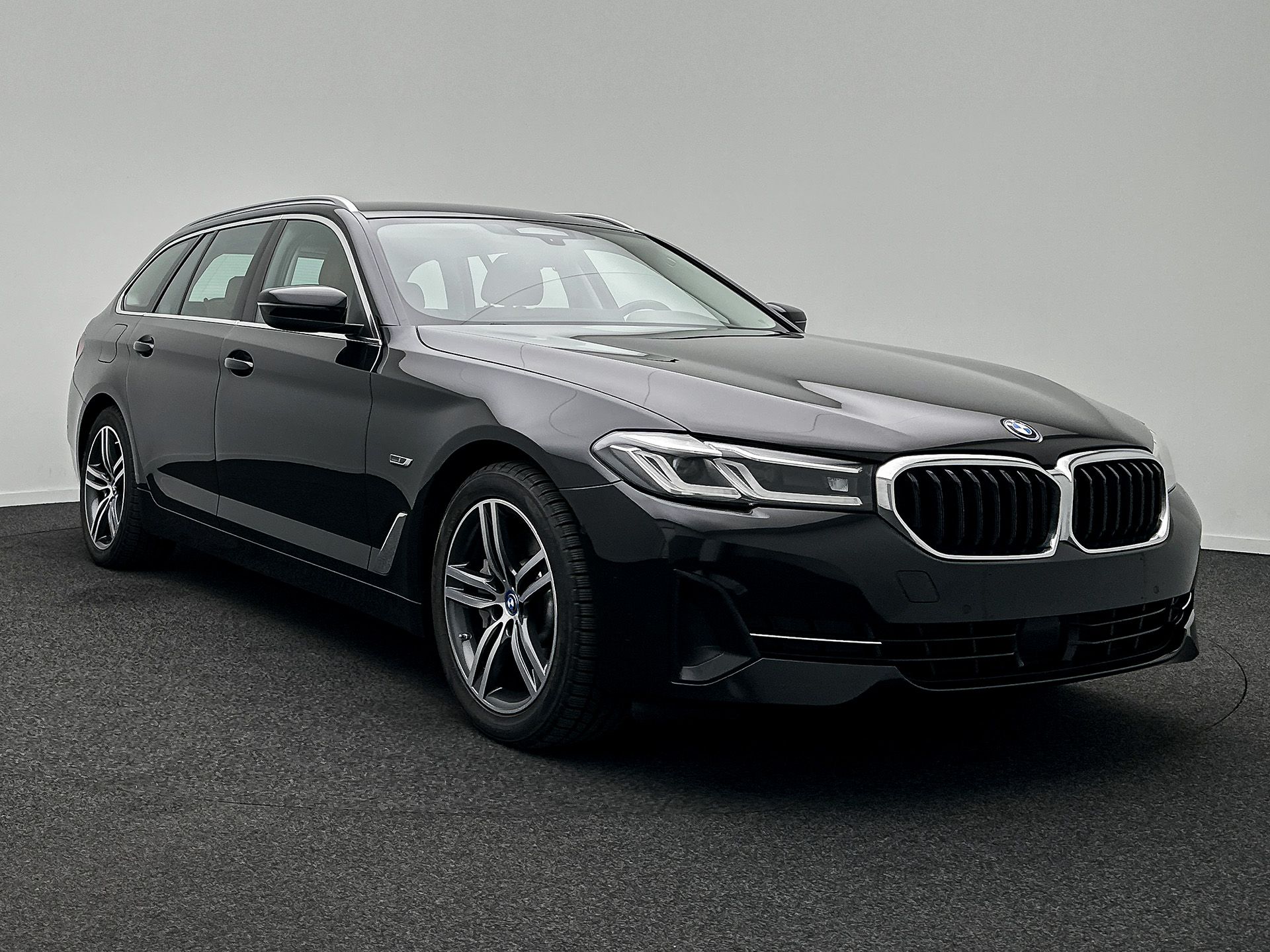 BMW 5 Series Touring 520e - Hybrid - Automatic - 163 hp - 122.518 km