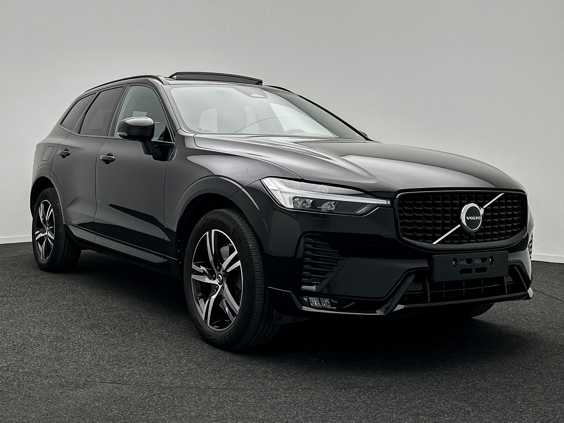 Volvo XC60 2.0 B4 R-Design - Diesel - Automatic - 197 hp - 128.647 km