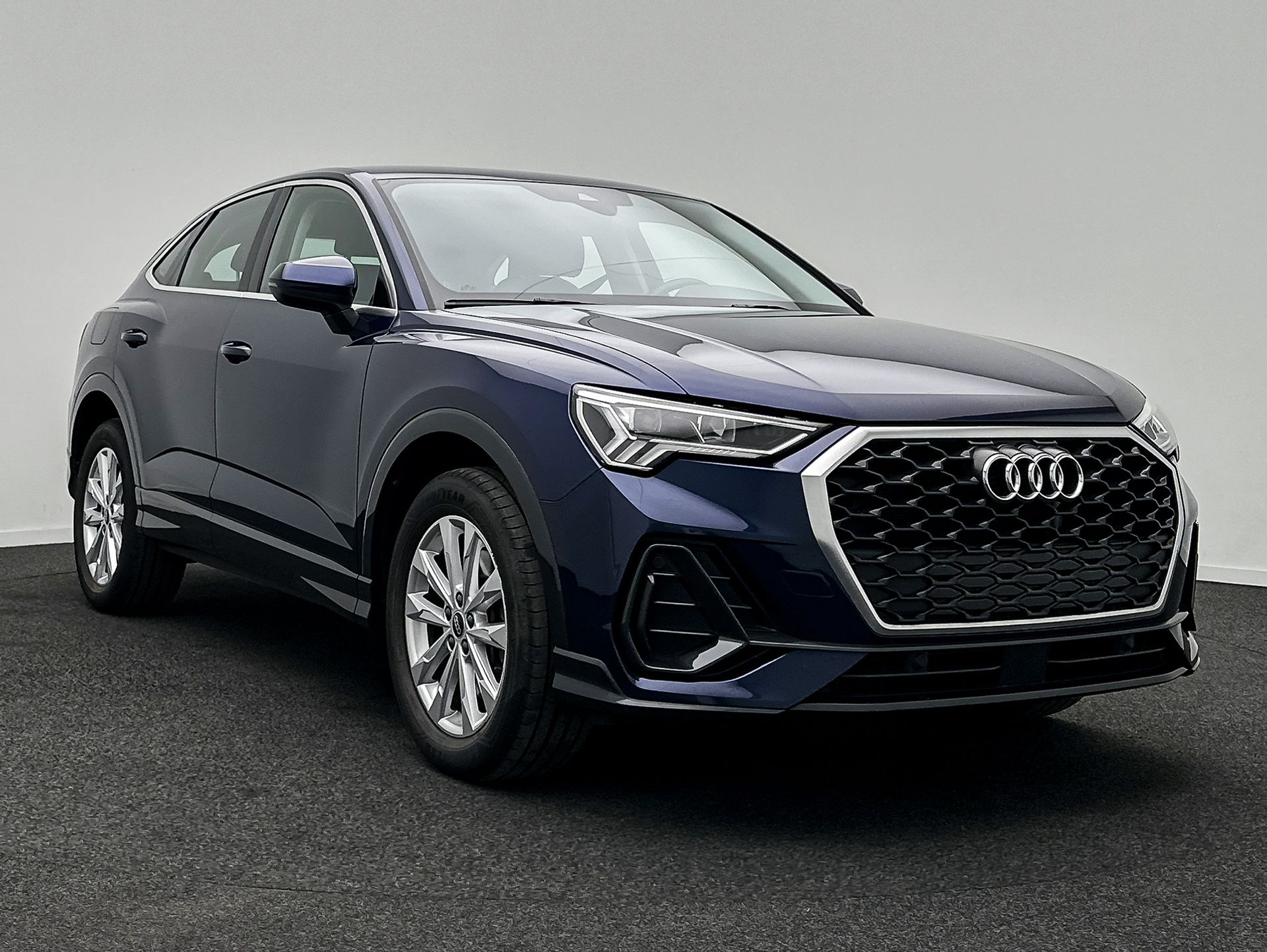 Audi Q3 Sportback 45 TFSIe Attraction - Hybrid - Automatic - 150 hp - 80.141 km