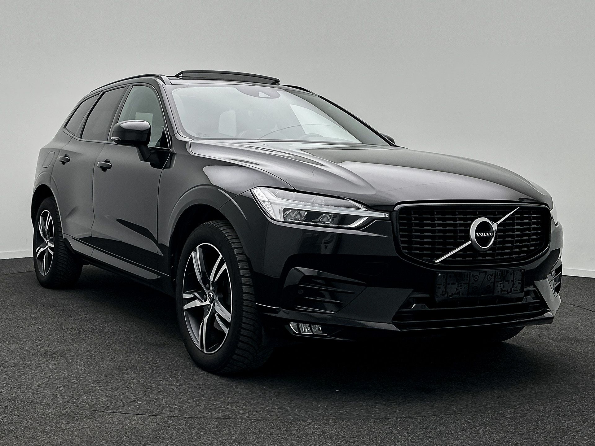 Volvo XC60 D4 R-Design - Diesel - Automatic - 163 hp - 117.814 km