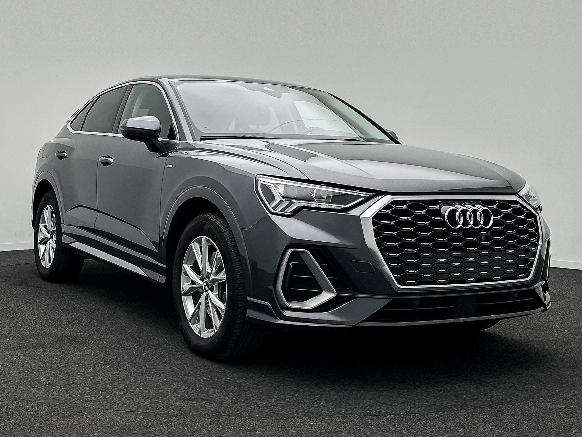 Audi Q3 Sportback 1.4 TFSIe S Line - Hybrid - Automatic - 150 hp - 151.362 km