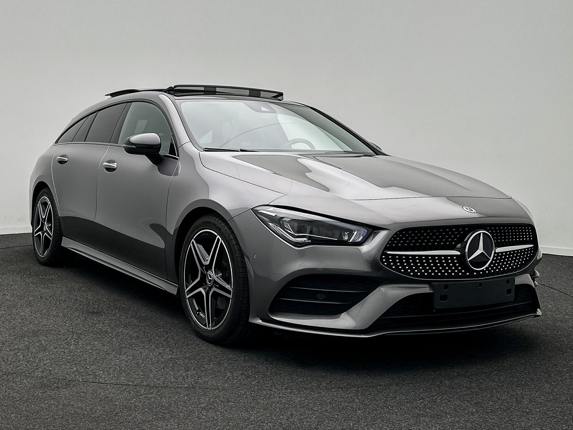 Mercedes-Benz CLA Shooting Brake 180 AMG Line - Petrol - Automatic - 136 hp - 23.695 km