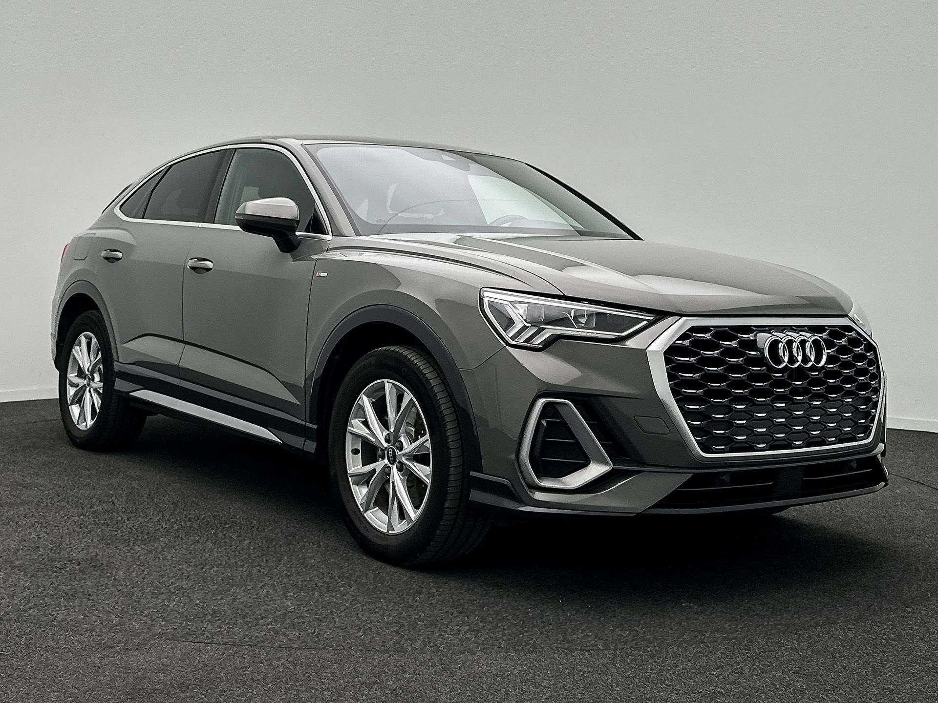 Audi Q3 Sportback 45 TFSIe S Line - Hybrid - Automatic - 150 hp - 160.602 km