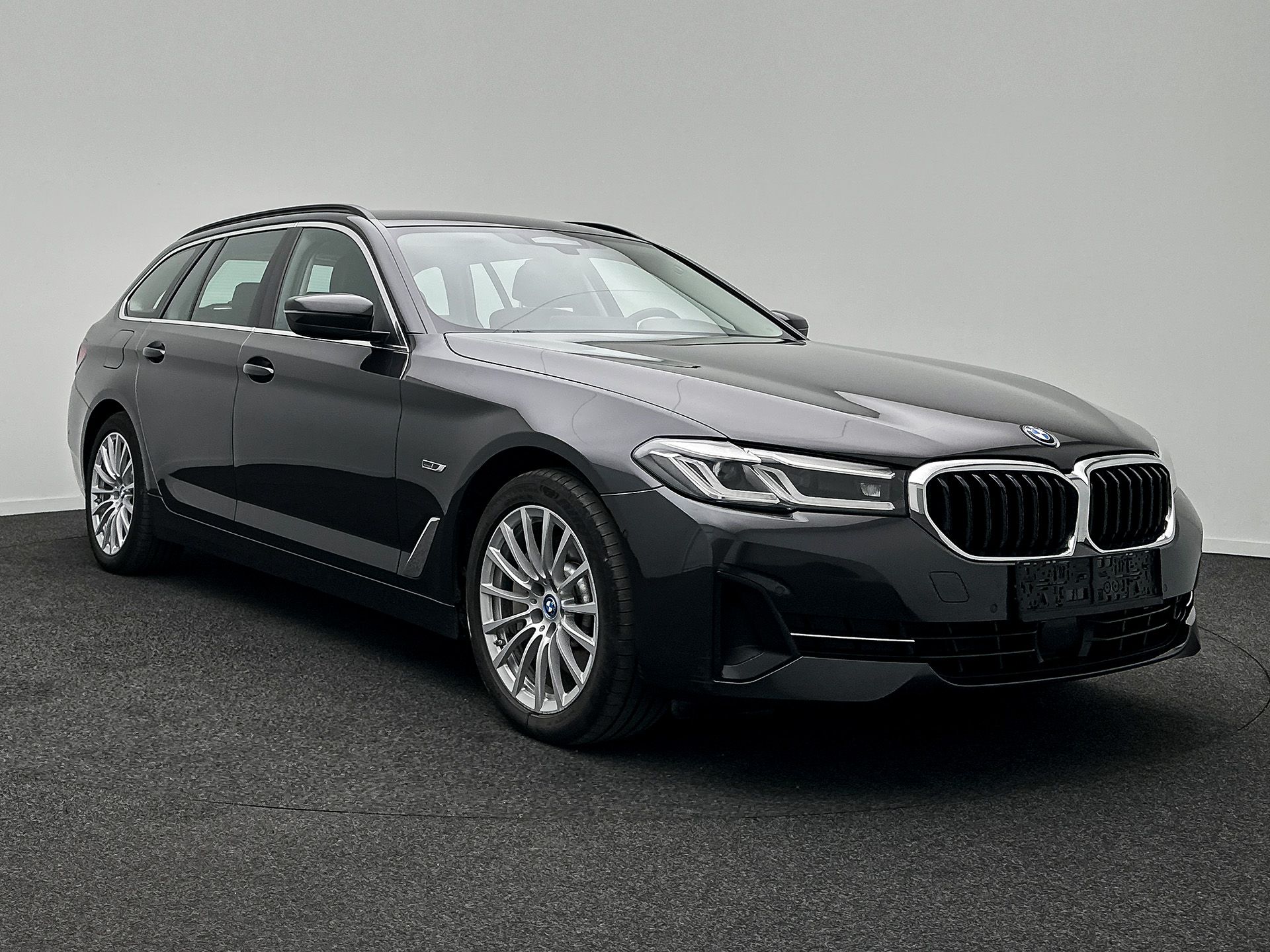 BMW 5 Series Touring 530e Business - xDrive - Hybrid - Automatic - 184 hp - 182.103 km