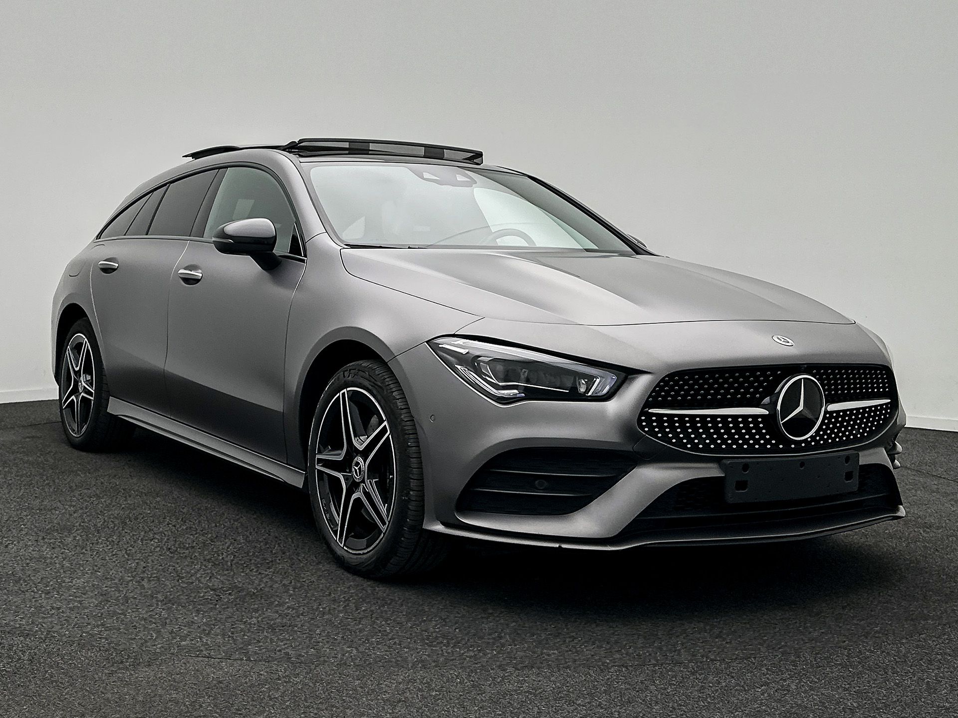 Mercedes-Benz CLA Shooting Brake 250e AMG Line - Hybrid - Automatic - 160 hp - 156.086 km