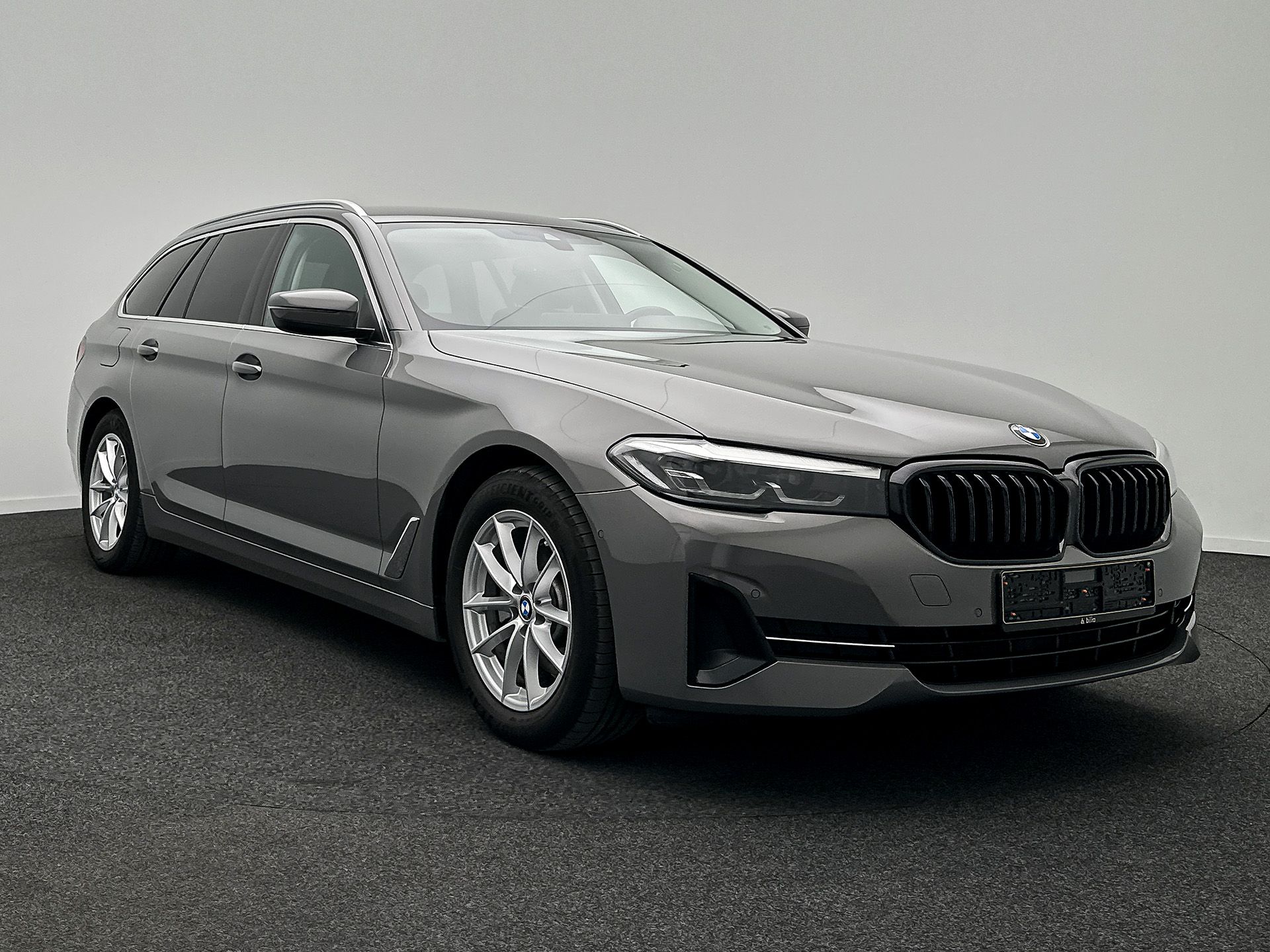 BMW 5 Series Touring 518d Business - Diesel - Automatic - 150 hp - 165.081 km