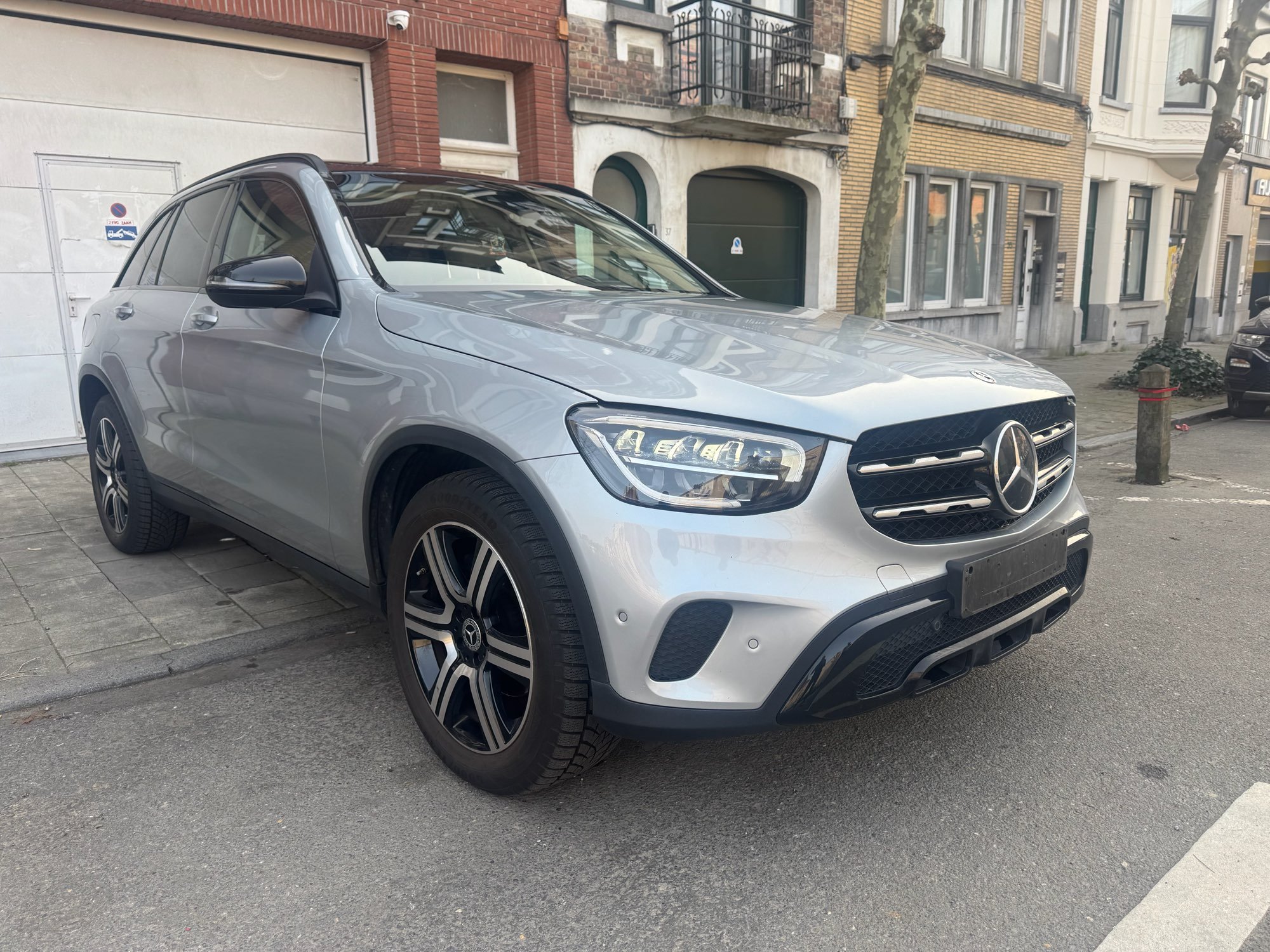 Mercedes-Benz GLC 300 Business Executive - 4-Matic - Petrol - Automatic - 258 hp - 122.144 km