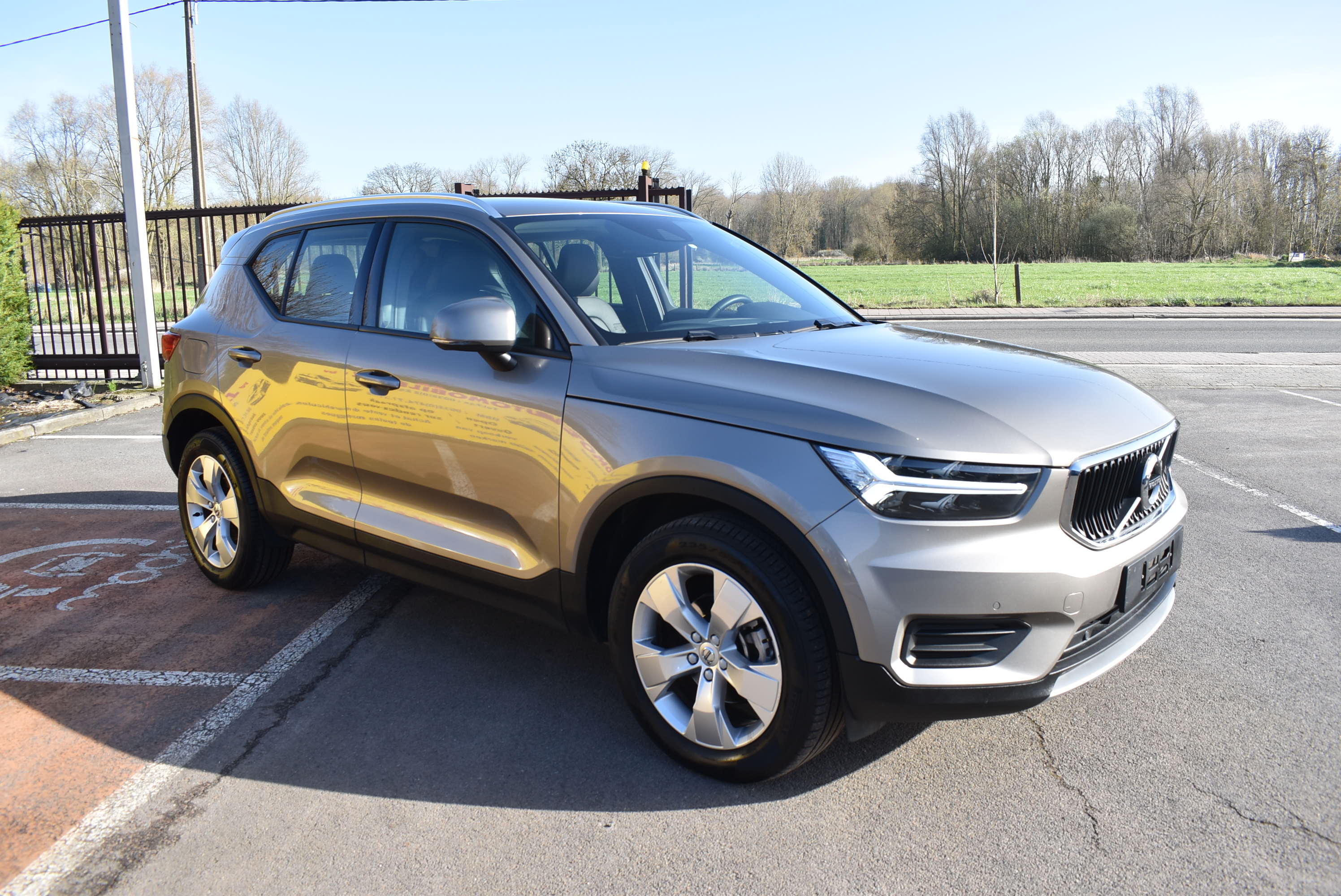 Volvo XC40 1.5 T3 Momentum - Petrol - Automatic - 163 hp - 103.474 km