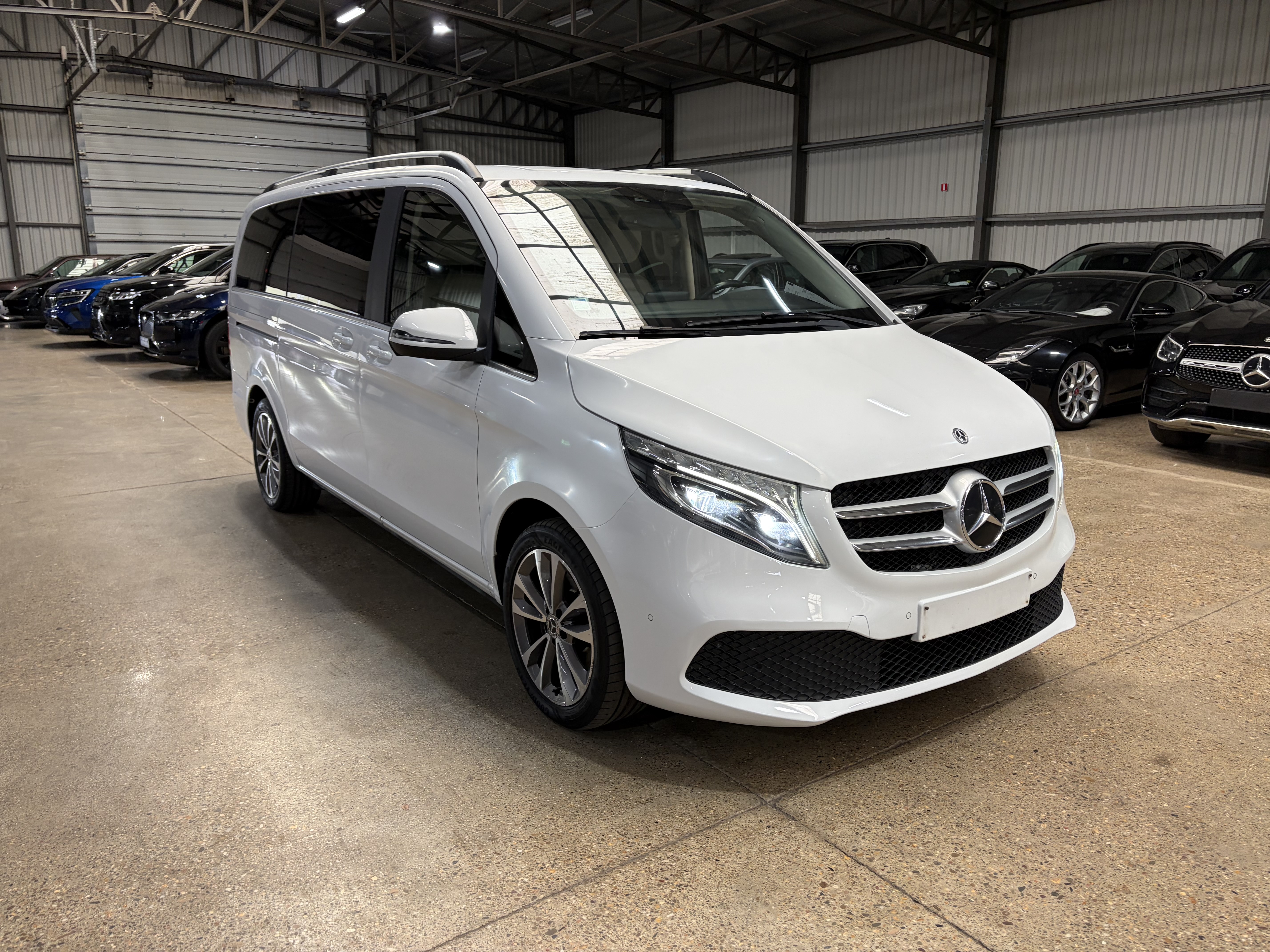 Mercedes-Benz V 300d Avantgarde - Diesel - Automatic - 239 hp - 197.696 km