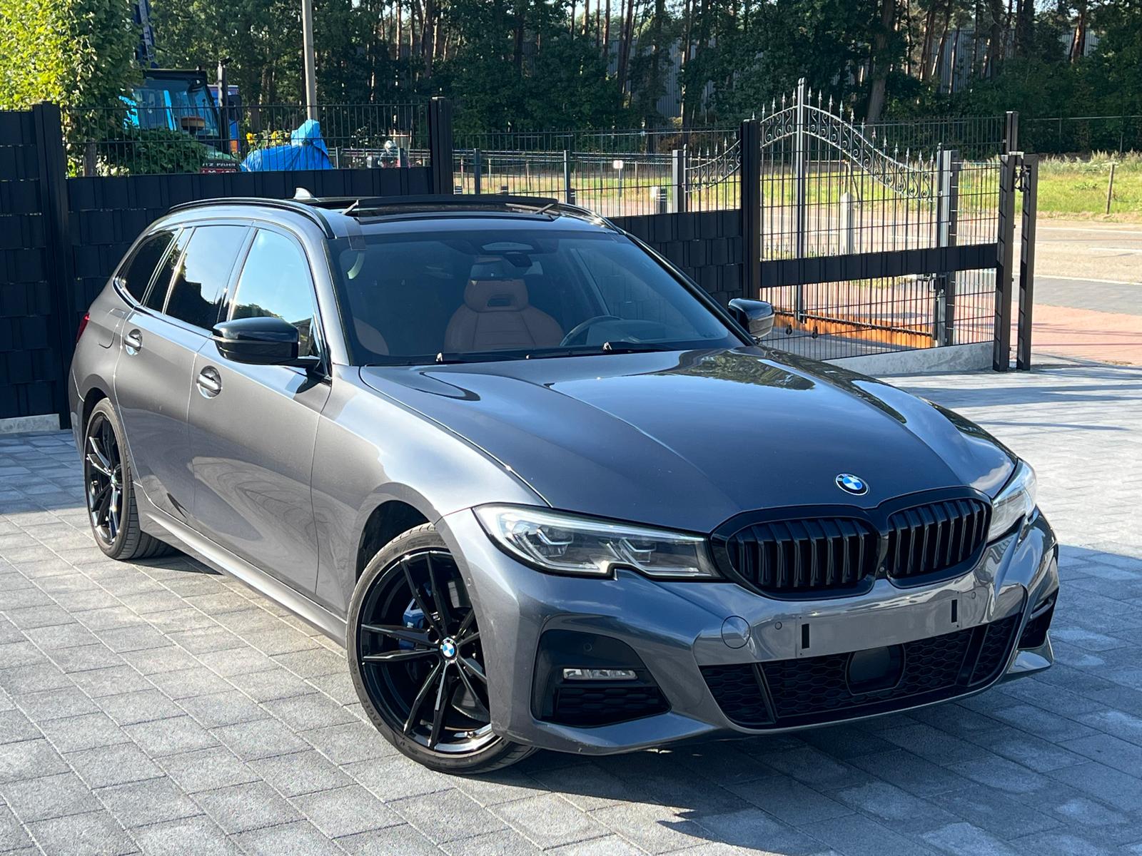 BMW 3 Series Touring 330e M-Pack - Hybrid - Automatic - 184 hp - 109.181 km