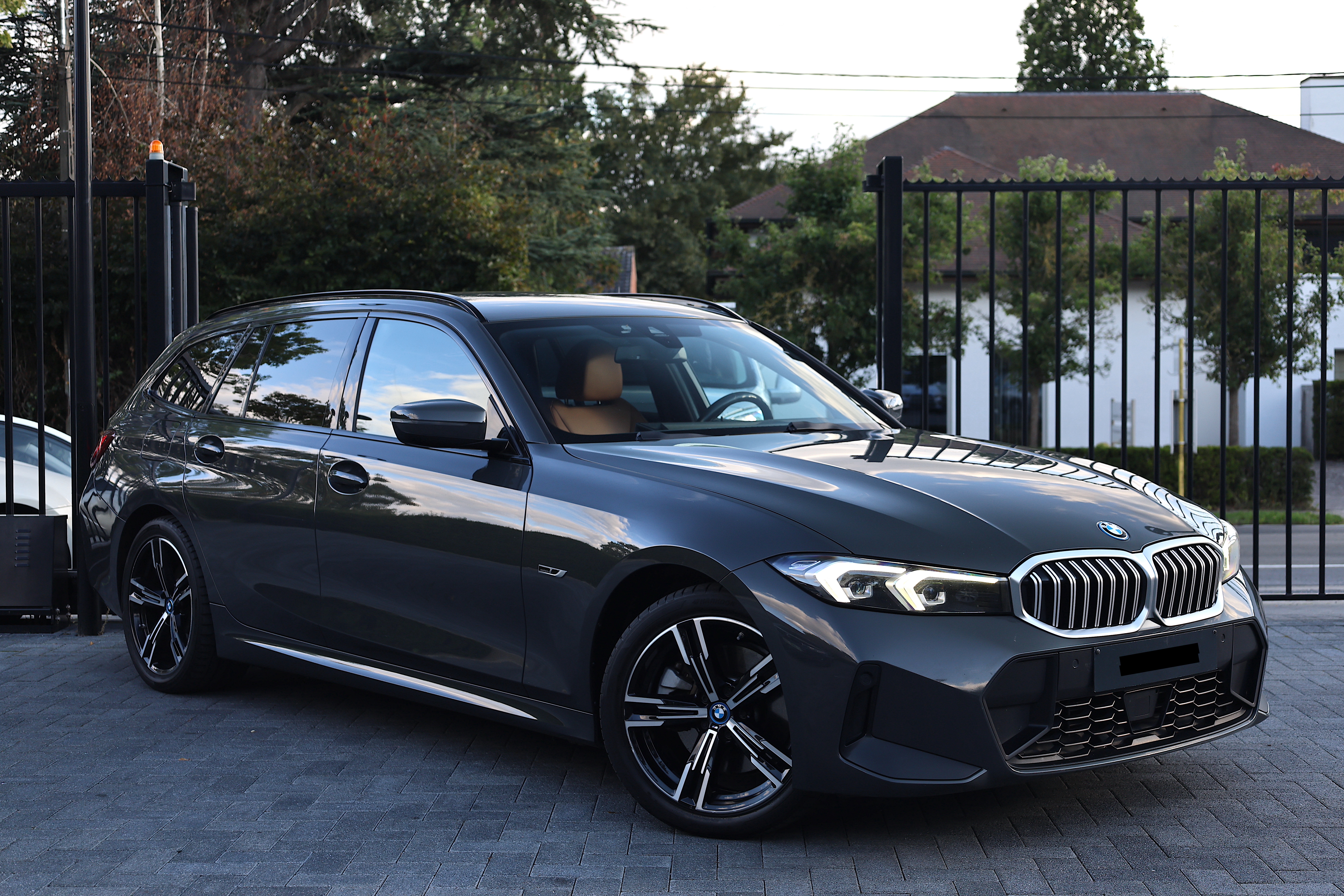 BMW 3 Series Touring 320e M-Pack - Hybrid - Automatic - 163 hp - 177.231 km