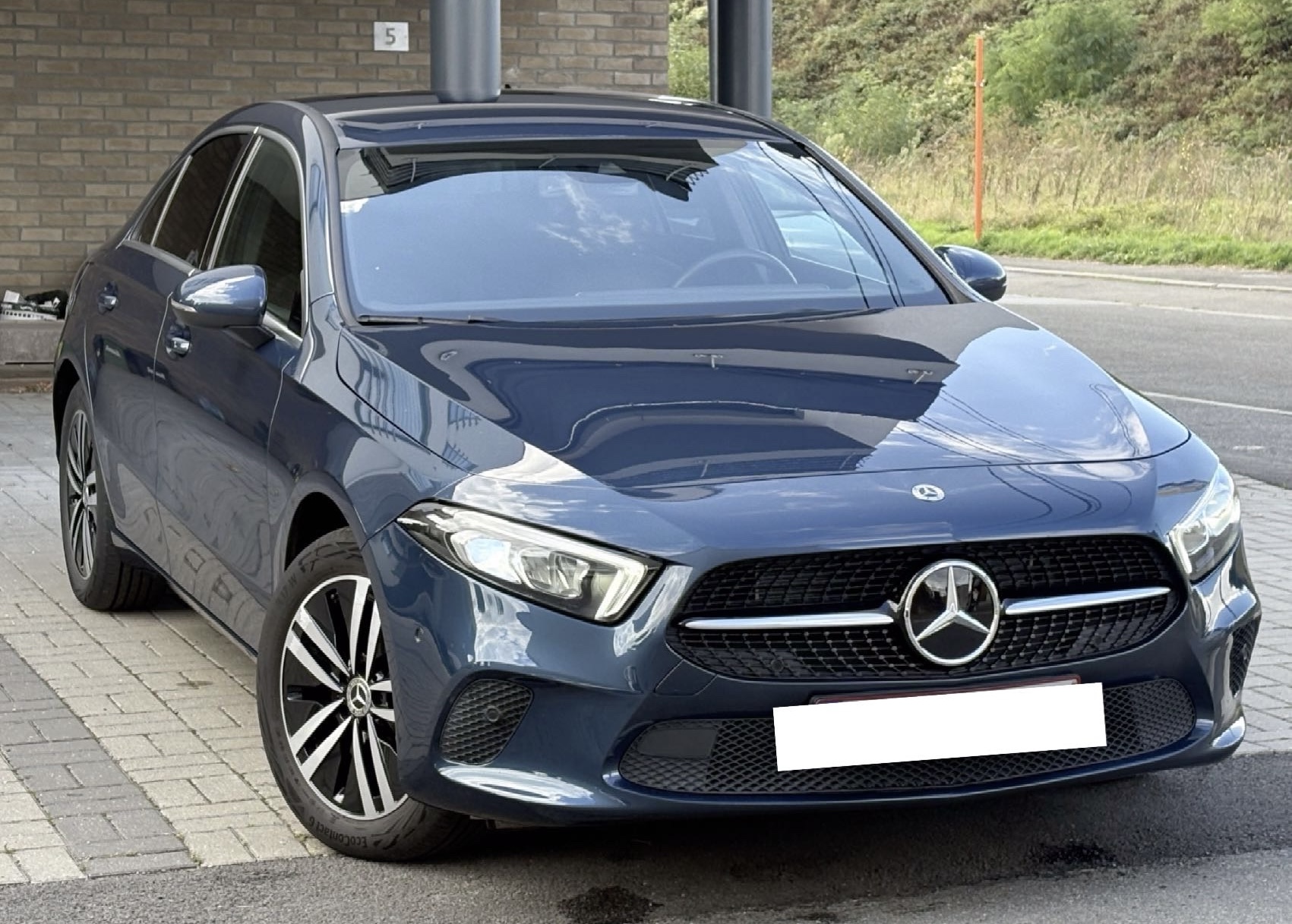 Mercedes-Benz A 250e Luxury Line - Hybrid - Automatic - 160 hp - 89.622 km
