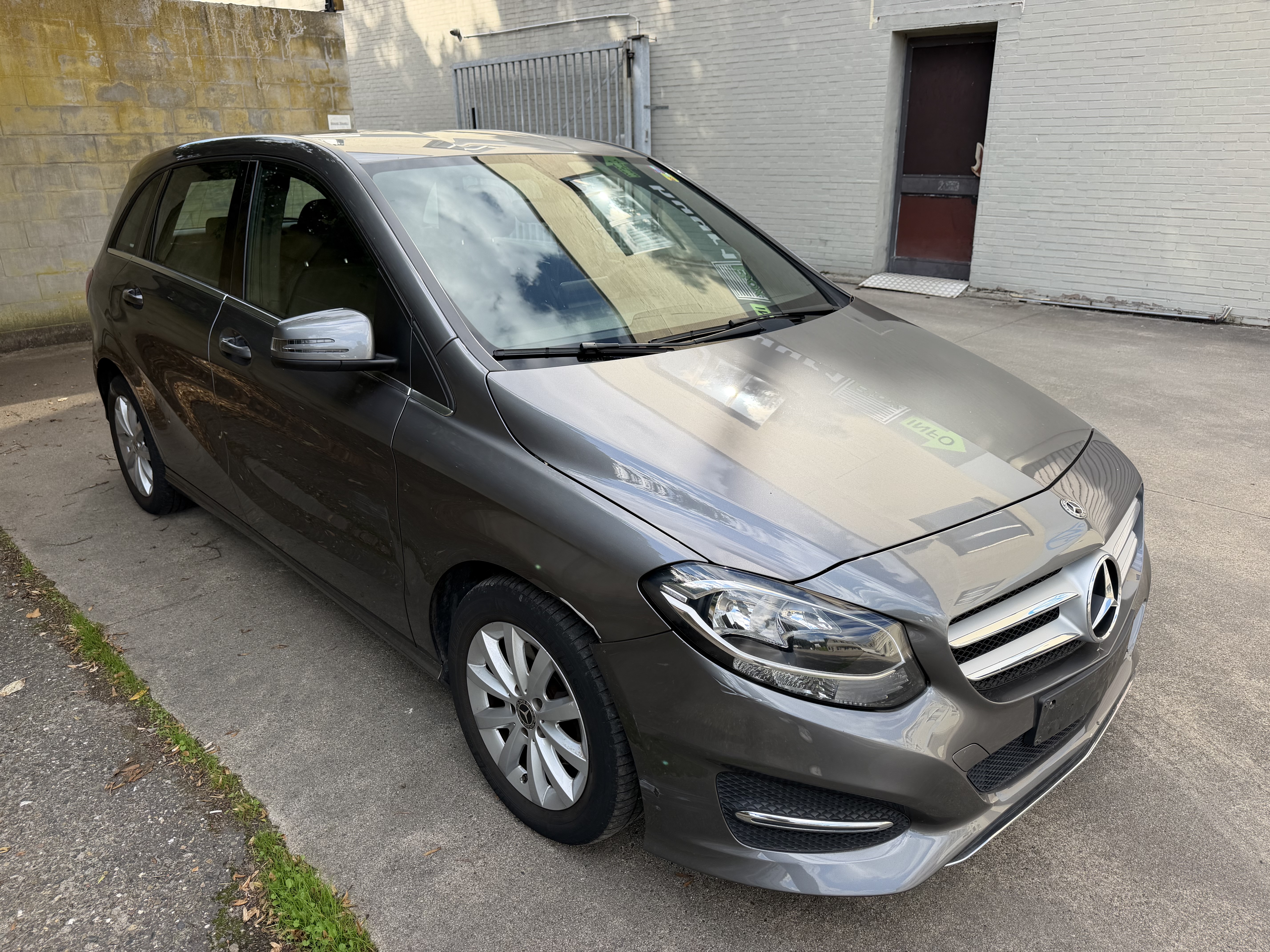 Mercedes-Benz B 180 - Petrol - Automatic - 122 hp - 105.034 km