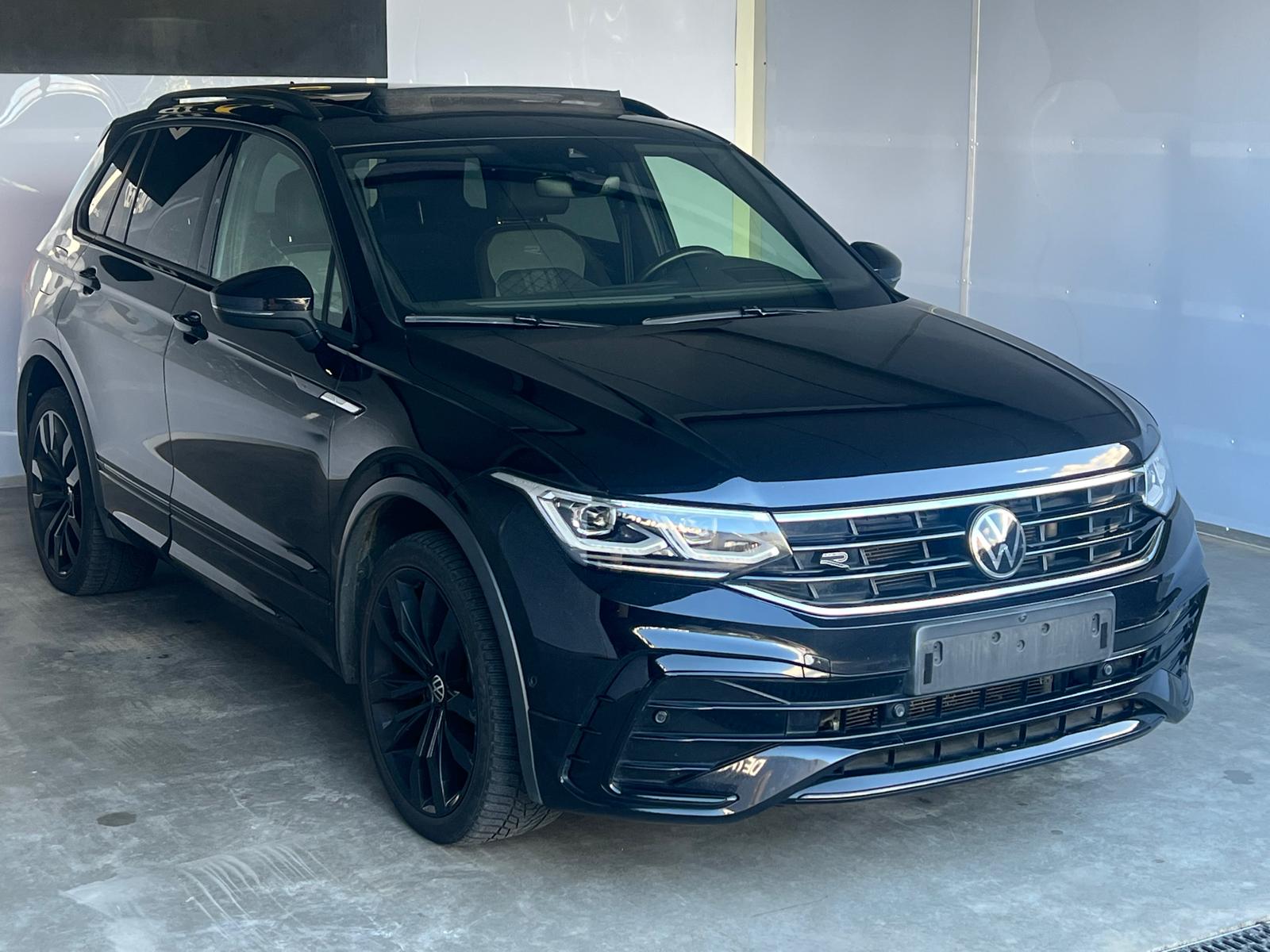 Volkswagen Tiguan 2.0 TDI R-Line - 4Motion - Diesel - Automatic - 200 hp - 113.502 km