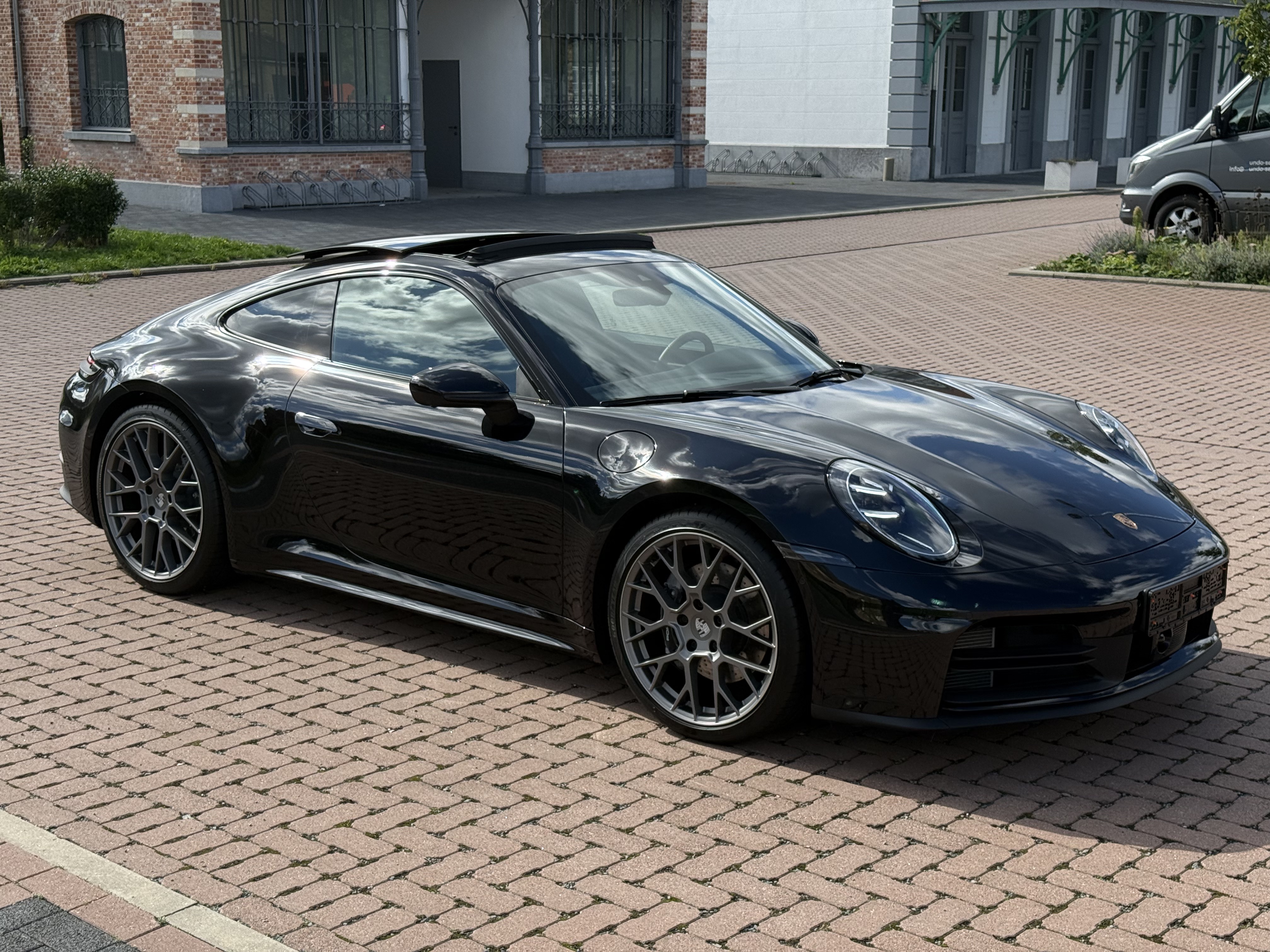 Porsche 911 Carrera 3.0i - Petrol - Automatic - 394 hp - 12.808 km