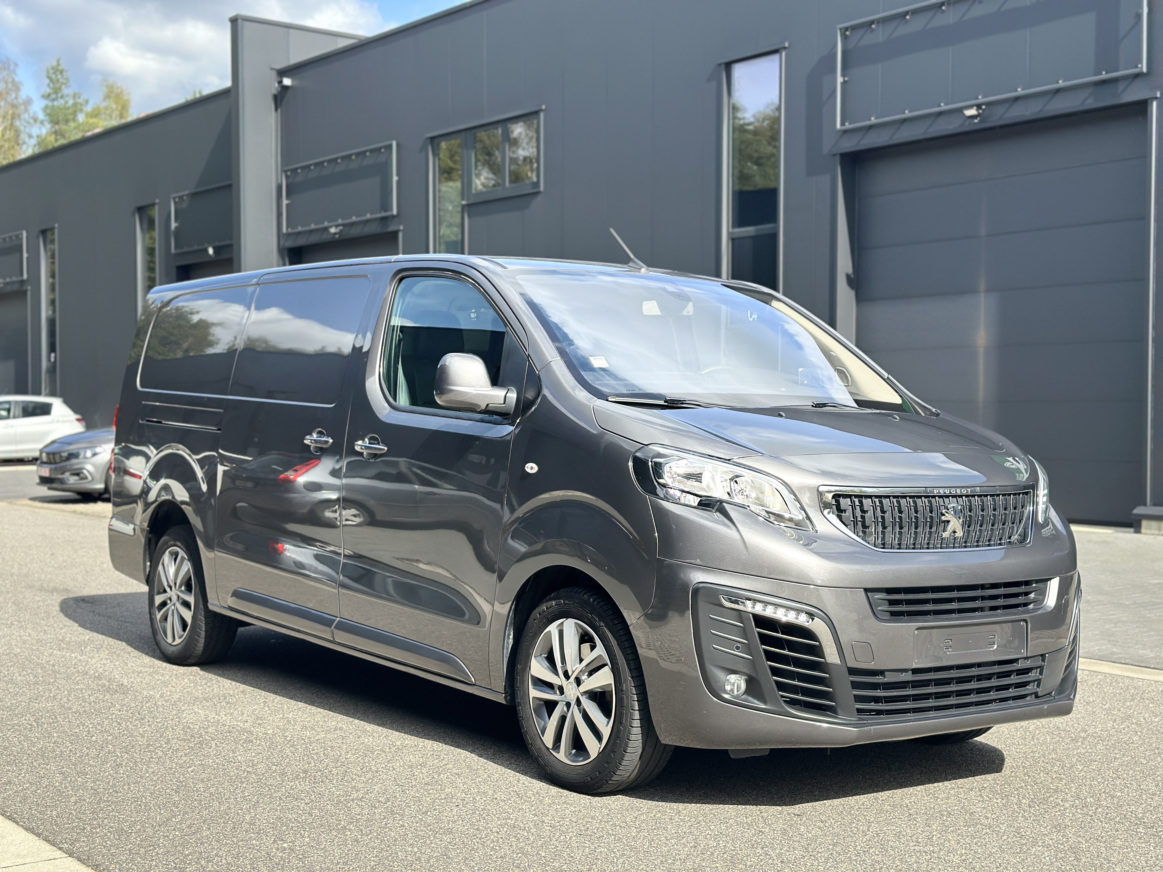 Peugeot Expert L3H1 2.0 HDI Asphalt - Diesel - Automatic - 177 hp - 103.055 km