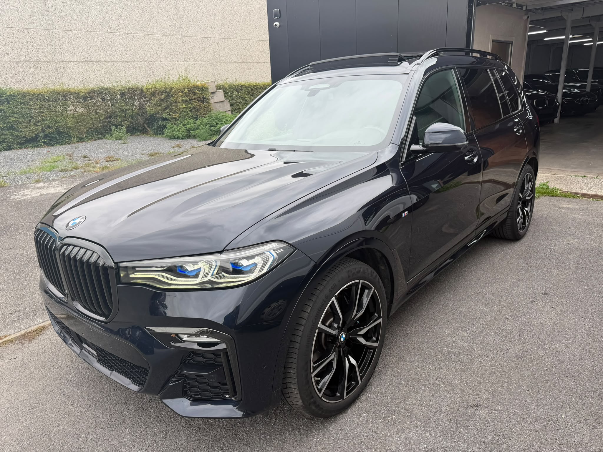 BMW X7 40i M Sport - xDrive - Petrol - Automatic - 333 hp - 196.677 km
