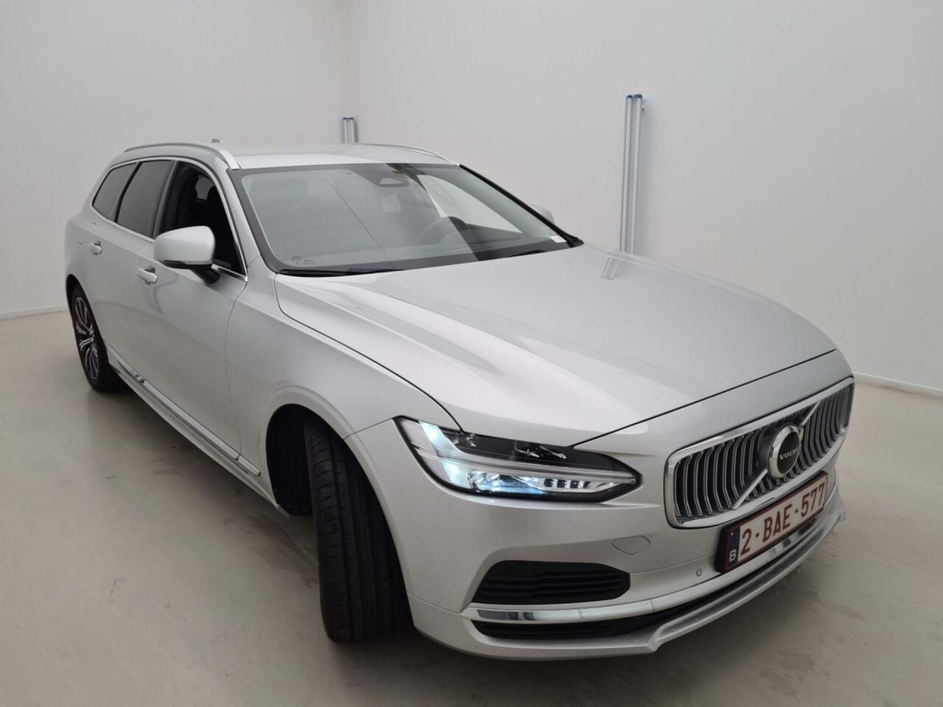 Volvo V90 T6 Inscription Expression - Hybrid - Automatic - 253 hp - 127.687 km